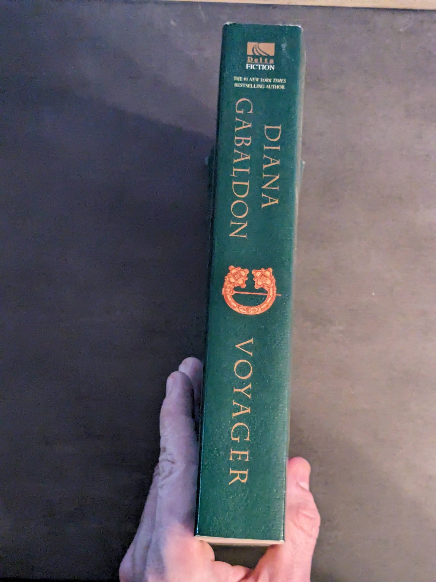 Voyager (Outlander #3) by Diana Gabaldon - Paperback