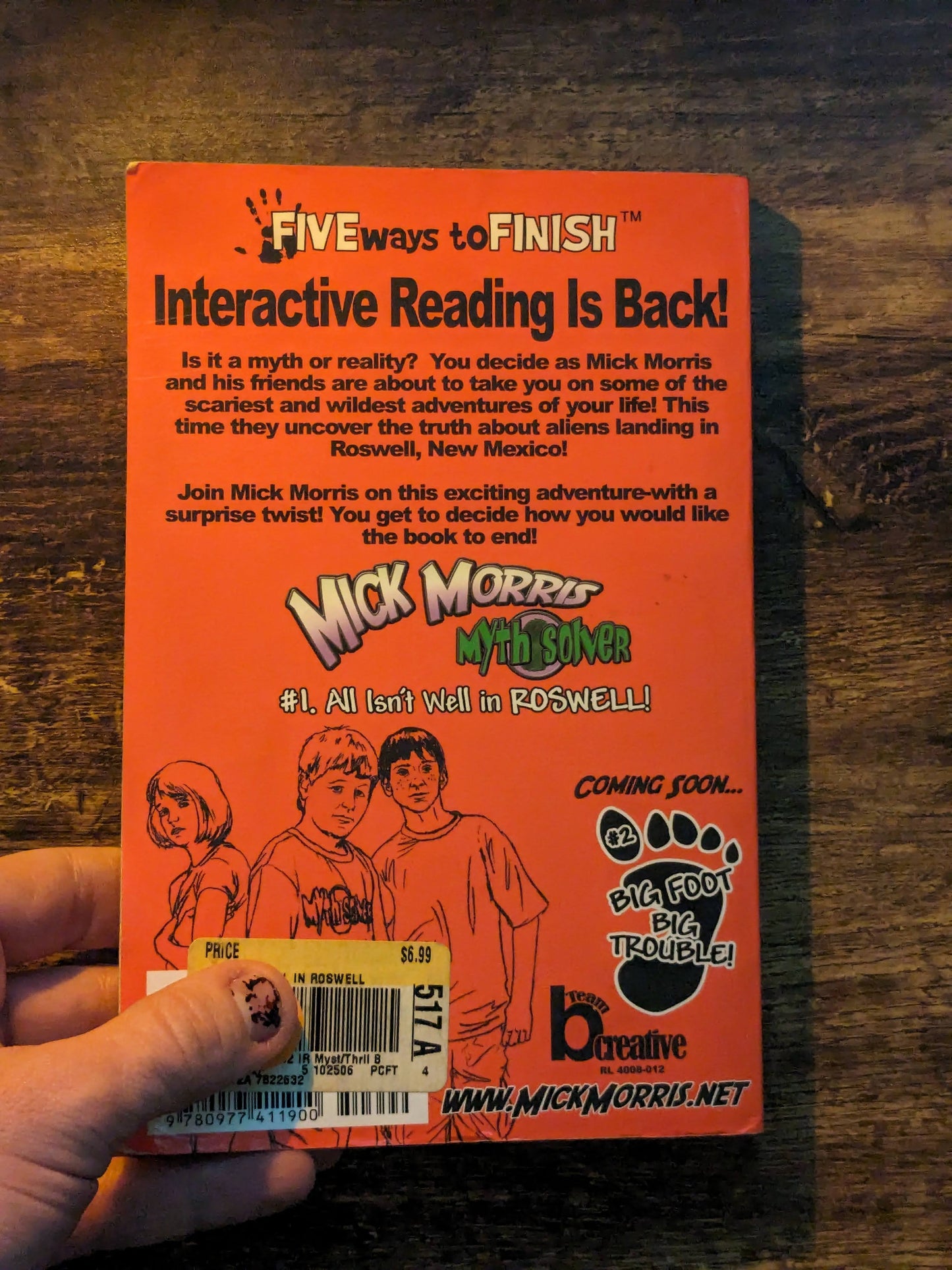 All Isn't Well in Roswell (Mick Morris: Mythsolver) - Five Ways to Finish Paperback