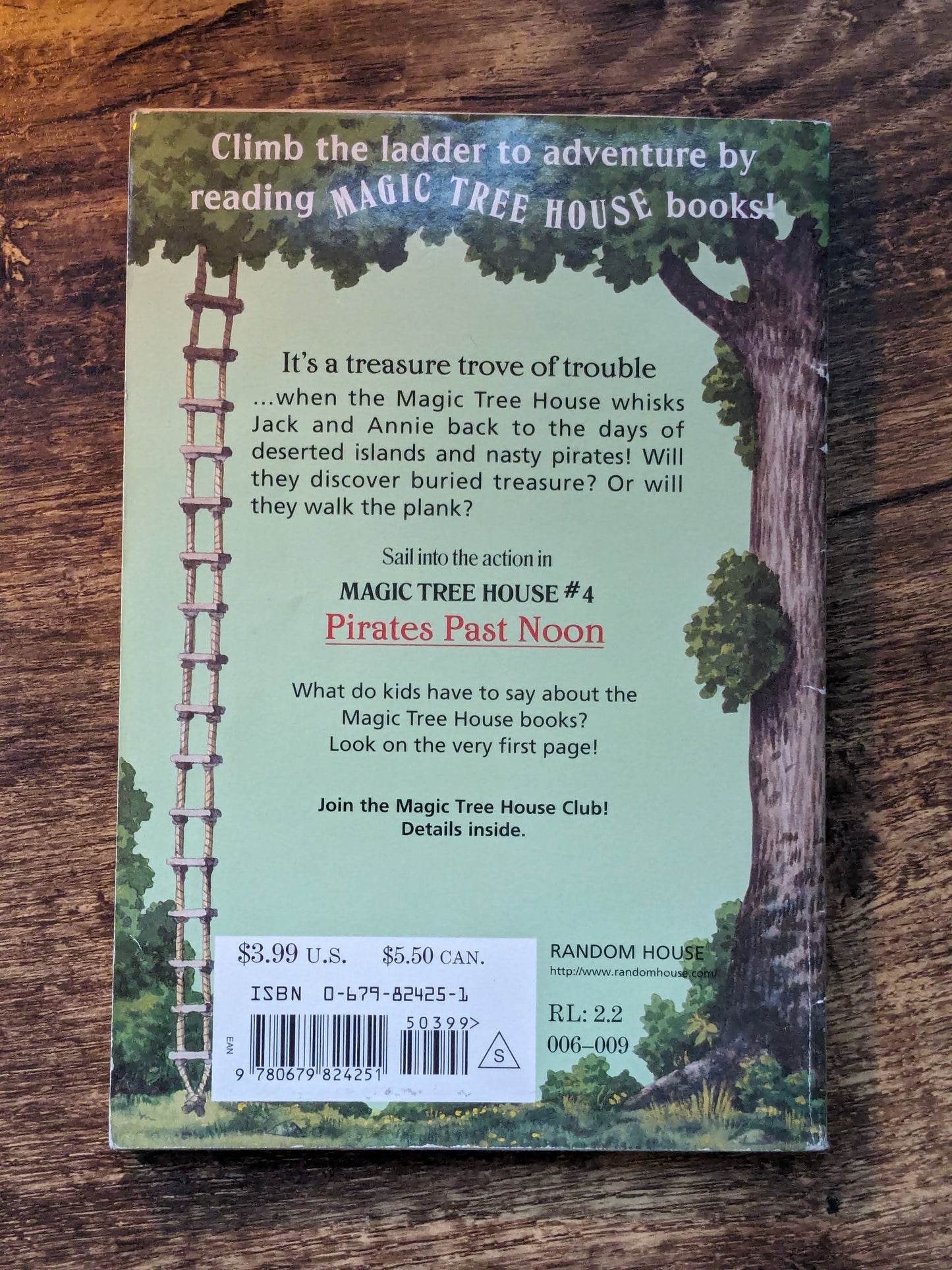 Pirates Past Noon (Magic Treehouse #4) by Mary Pope Osborne - Paperback