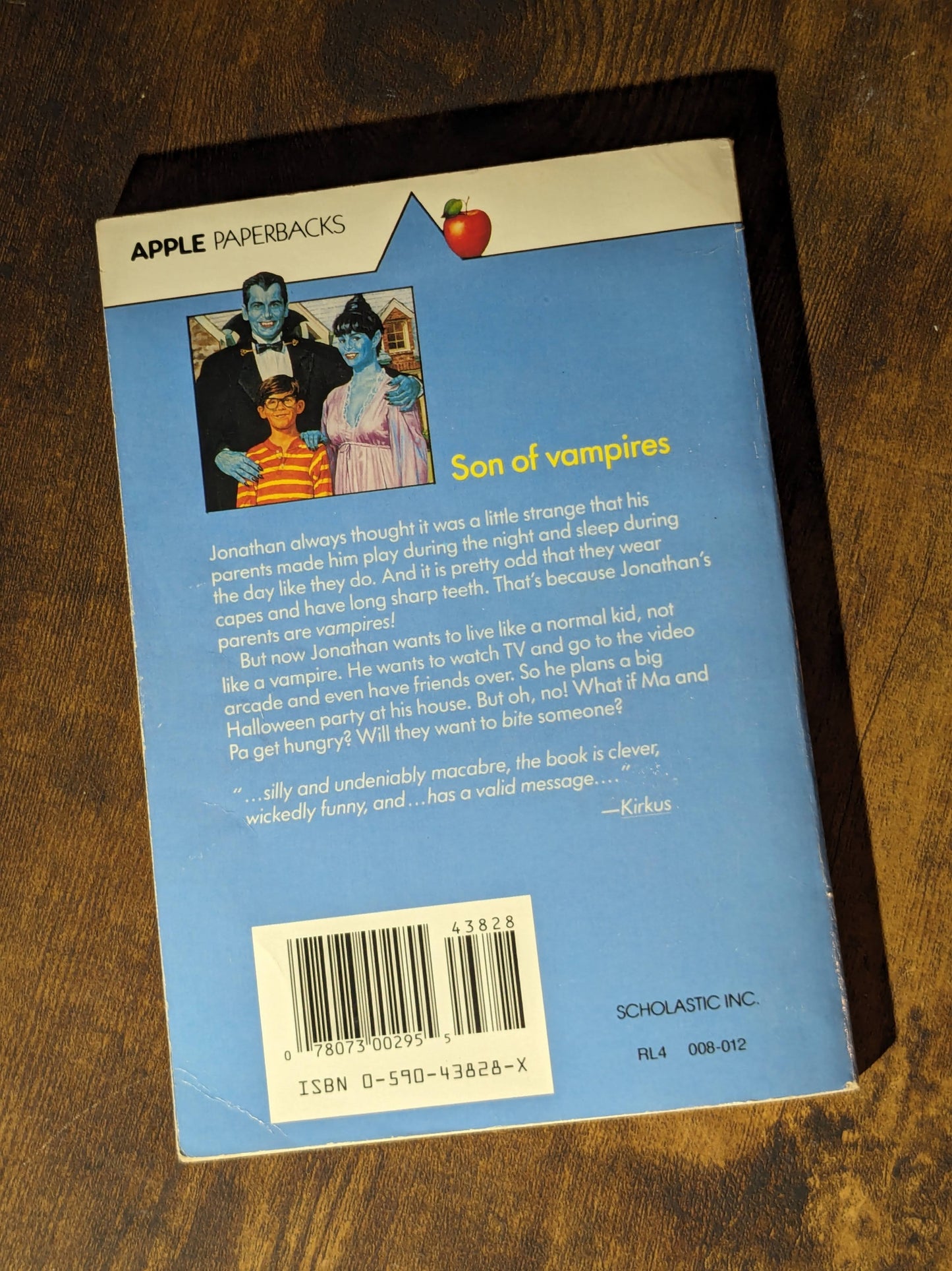 Ma and Pa Dracula (Vintage Paperback) by Ann M. Martin