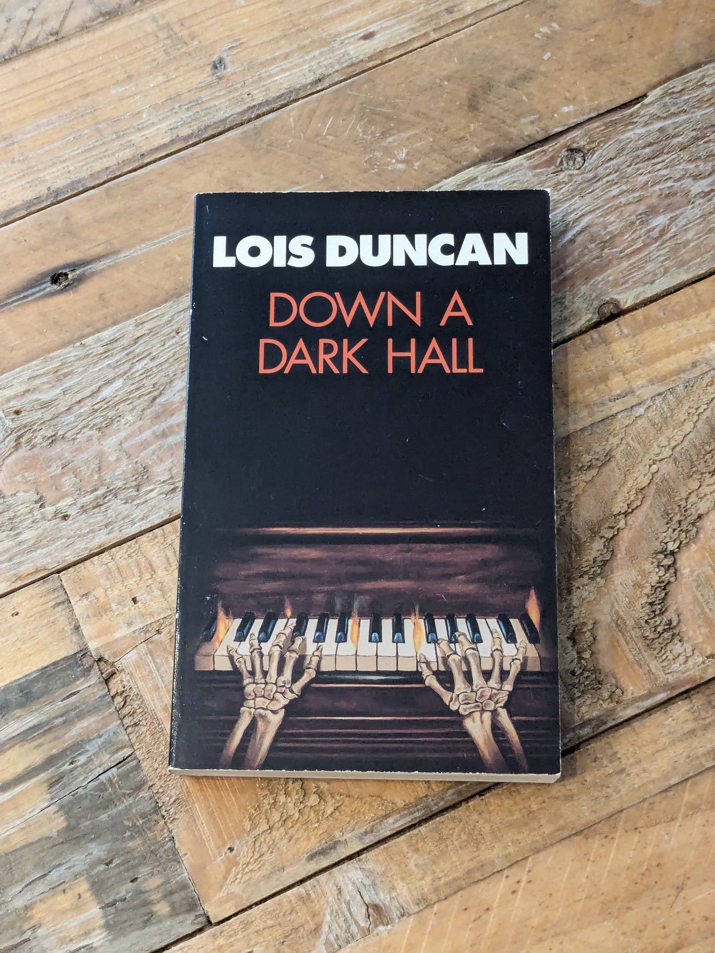 Down a Dark Hall (Vintage Paperback) by Lois Duncan