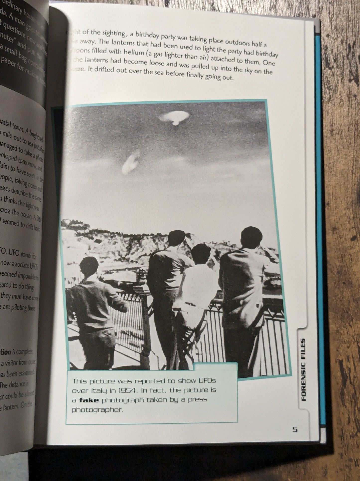 Investigating UFOS (Forensic Files) by Paul Mason - Hardcover