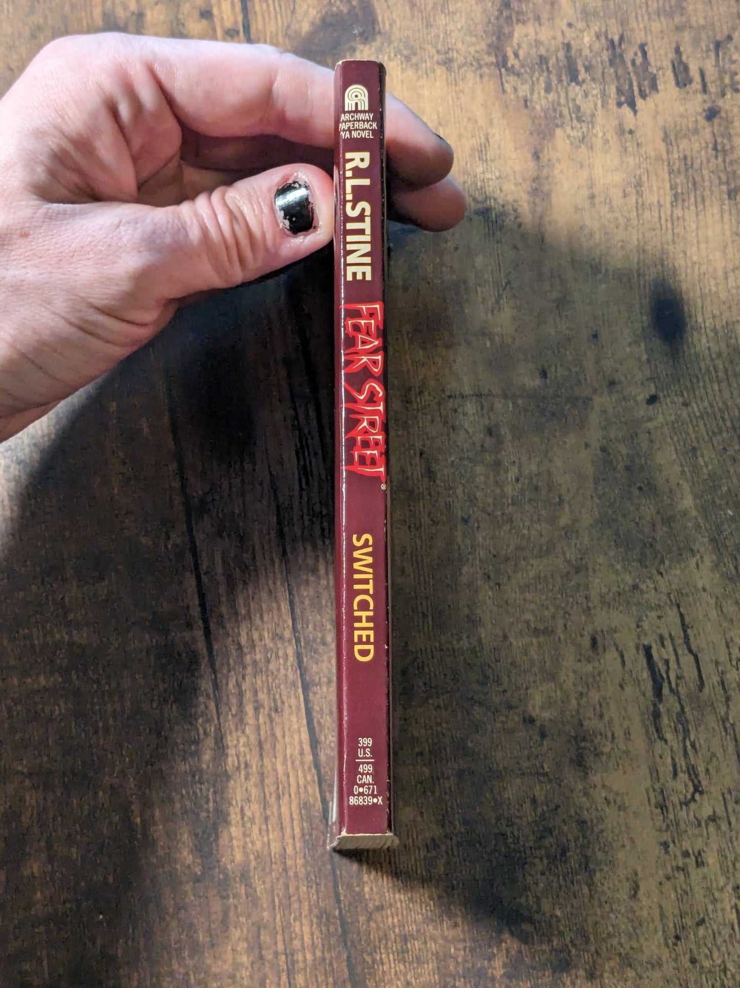 Switched (Fear Street #31) by R.L. Stine - Vintage Paperback