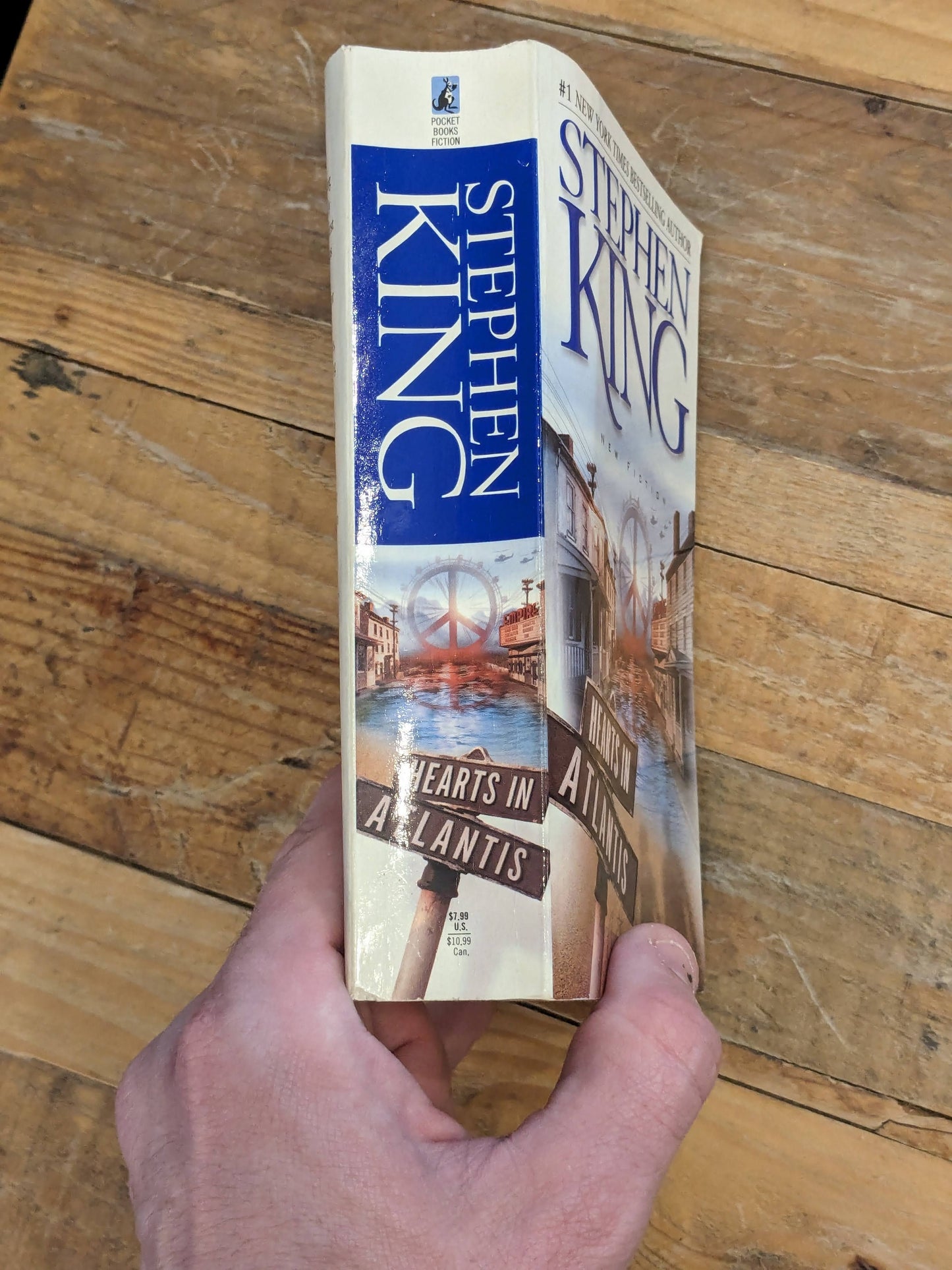 Hearts in Atlantis (Vintage Paperback) by Stephen King
