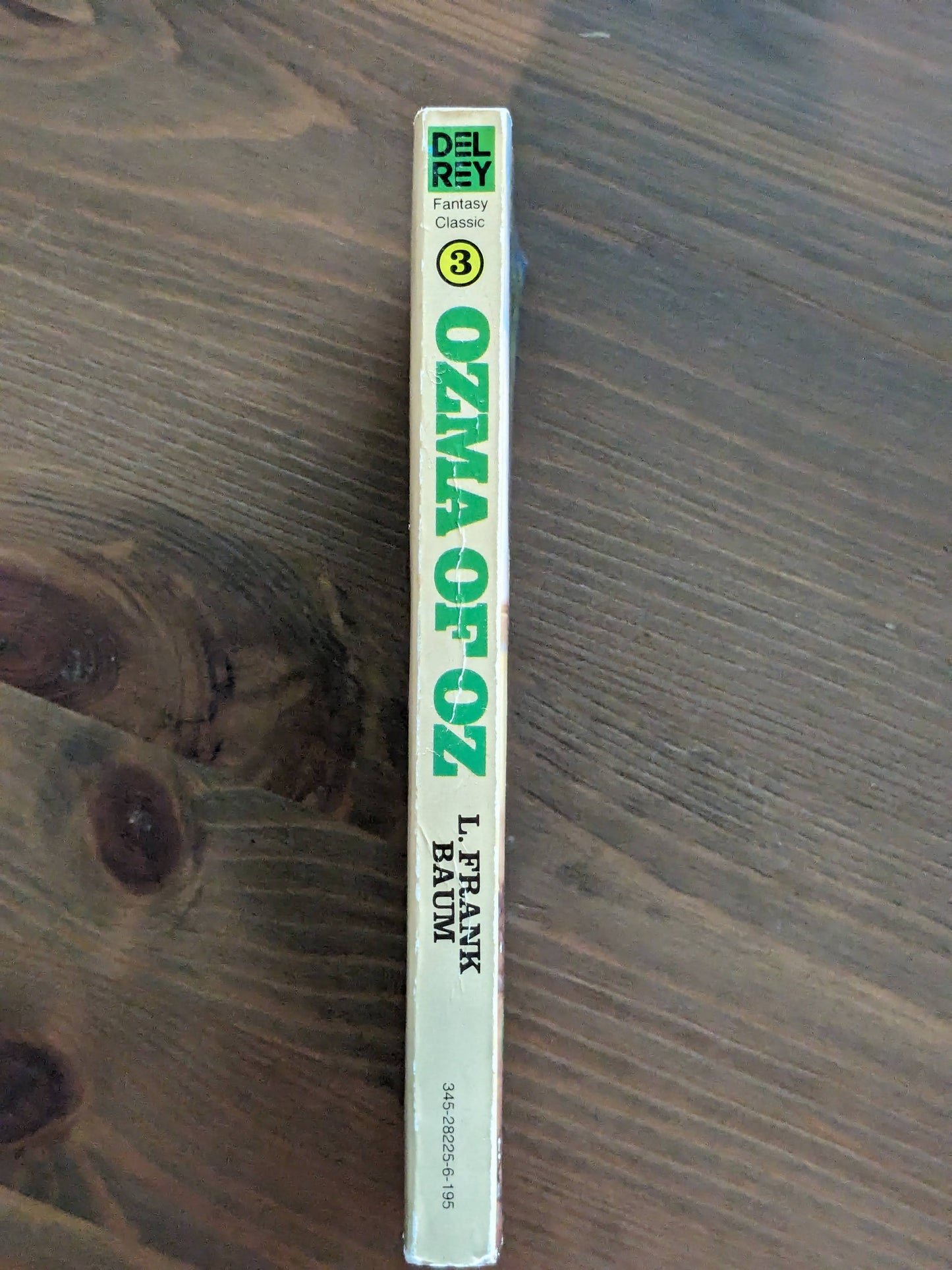 Ozma of Oz (Wizard of Oz #3) by L. Frank Baum - Vintage Paperback