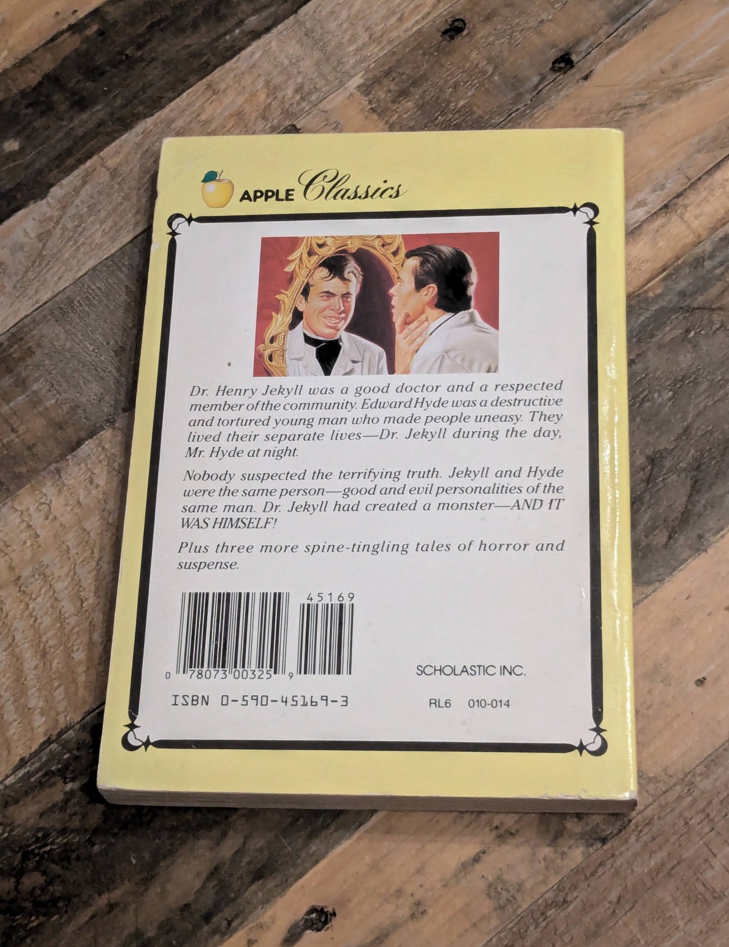 Strange Case of Dr. Jekyll and Mr. Hyde and Other Stories of the Supernatural (Apple Classics) Vintage Paperback