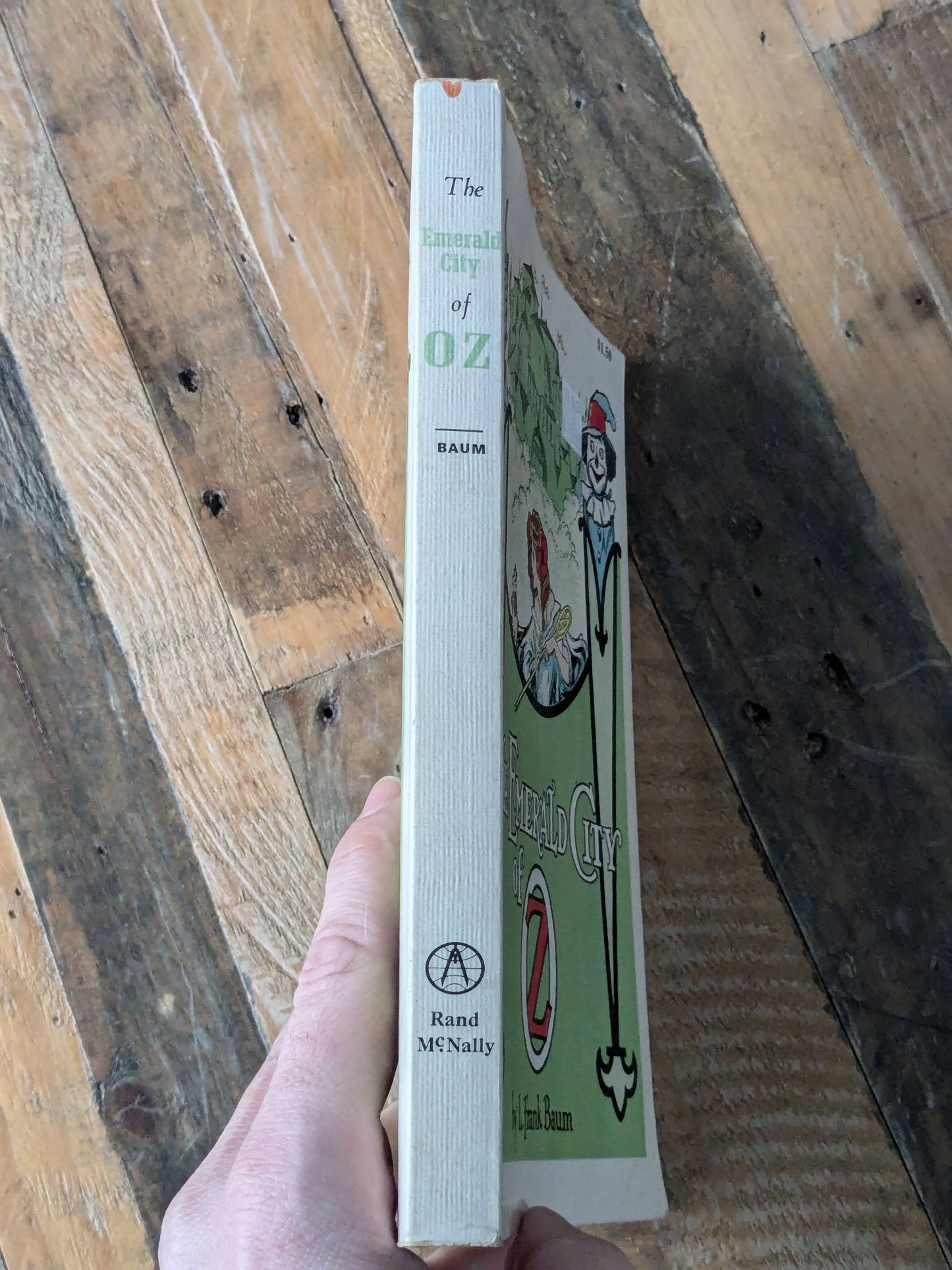 Emerald City of Oz, The (Wizard of Oz #6) by L. Frank Baum - Vintage Paperback