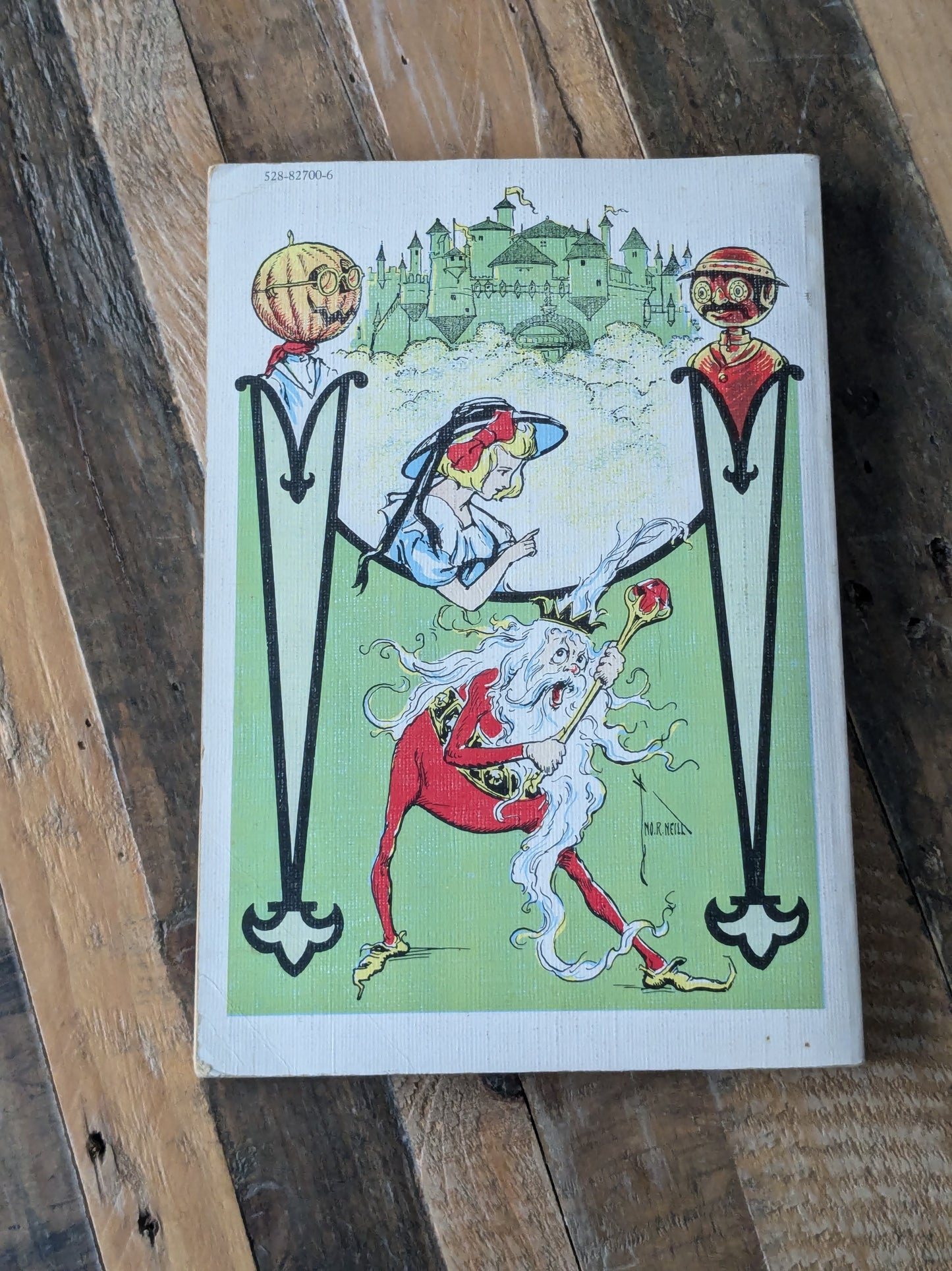Emerald City of Oz, The (Wizard of Oz #6) by L. Frank Baum - Vintage Paperback