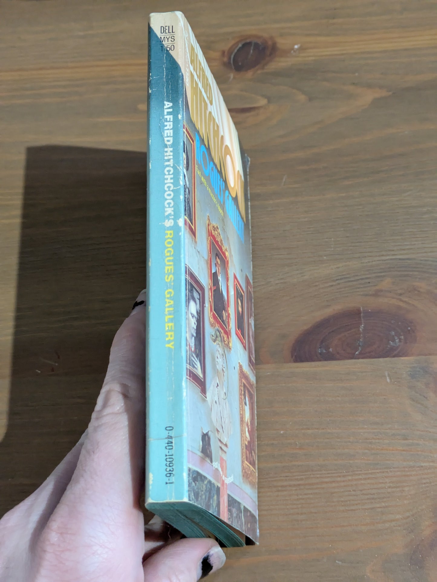 Rogues' Gallery (Alfred Hitchcock Presents) Vintage Paperback Anthology