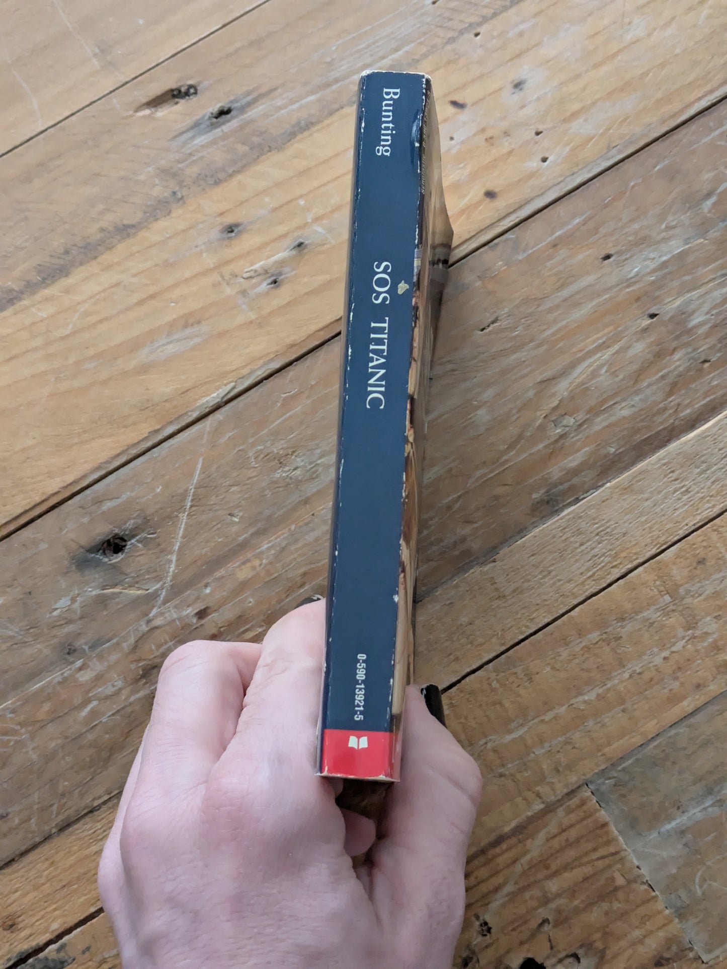 S.O.S. Titanic (Vintage Paperback) by Eve Bunting