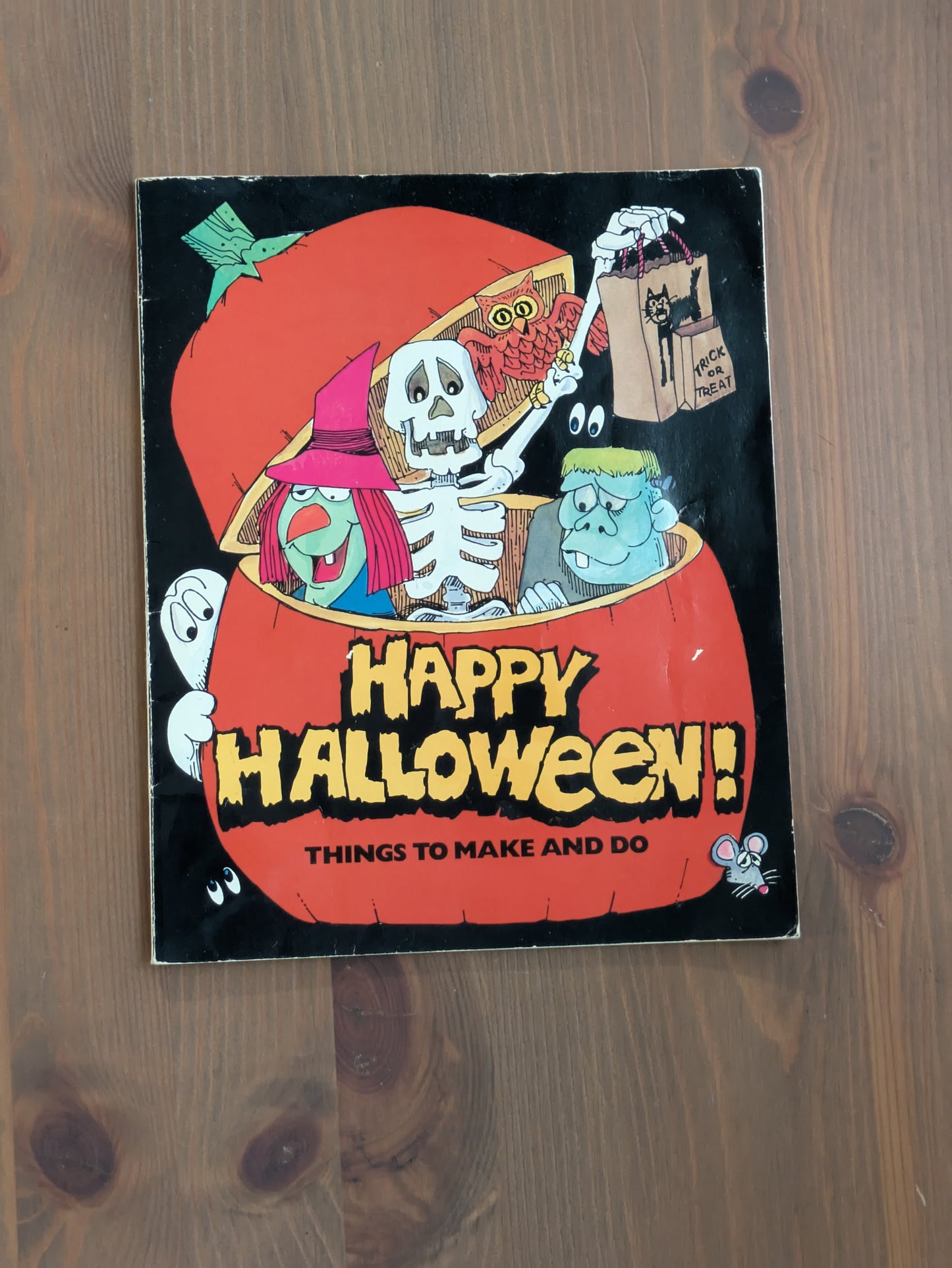 Happy Halloween Things to Make & Do (Vintage Paperback) by Robyn Supraner