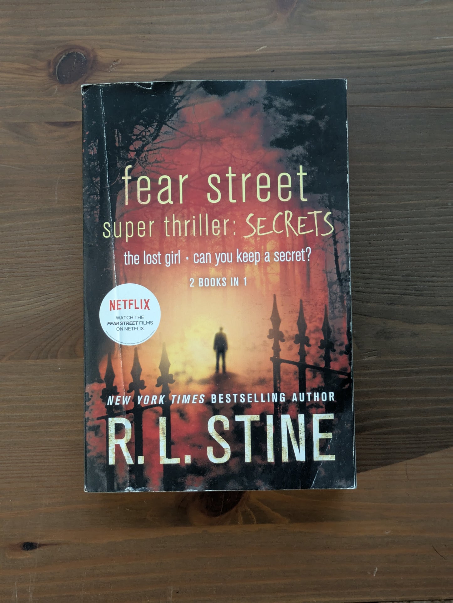 Secrets: The Lost Girl / Can You Keep a Secret? (Fear Street Super Thriller) by R.L. Stine - Paperback