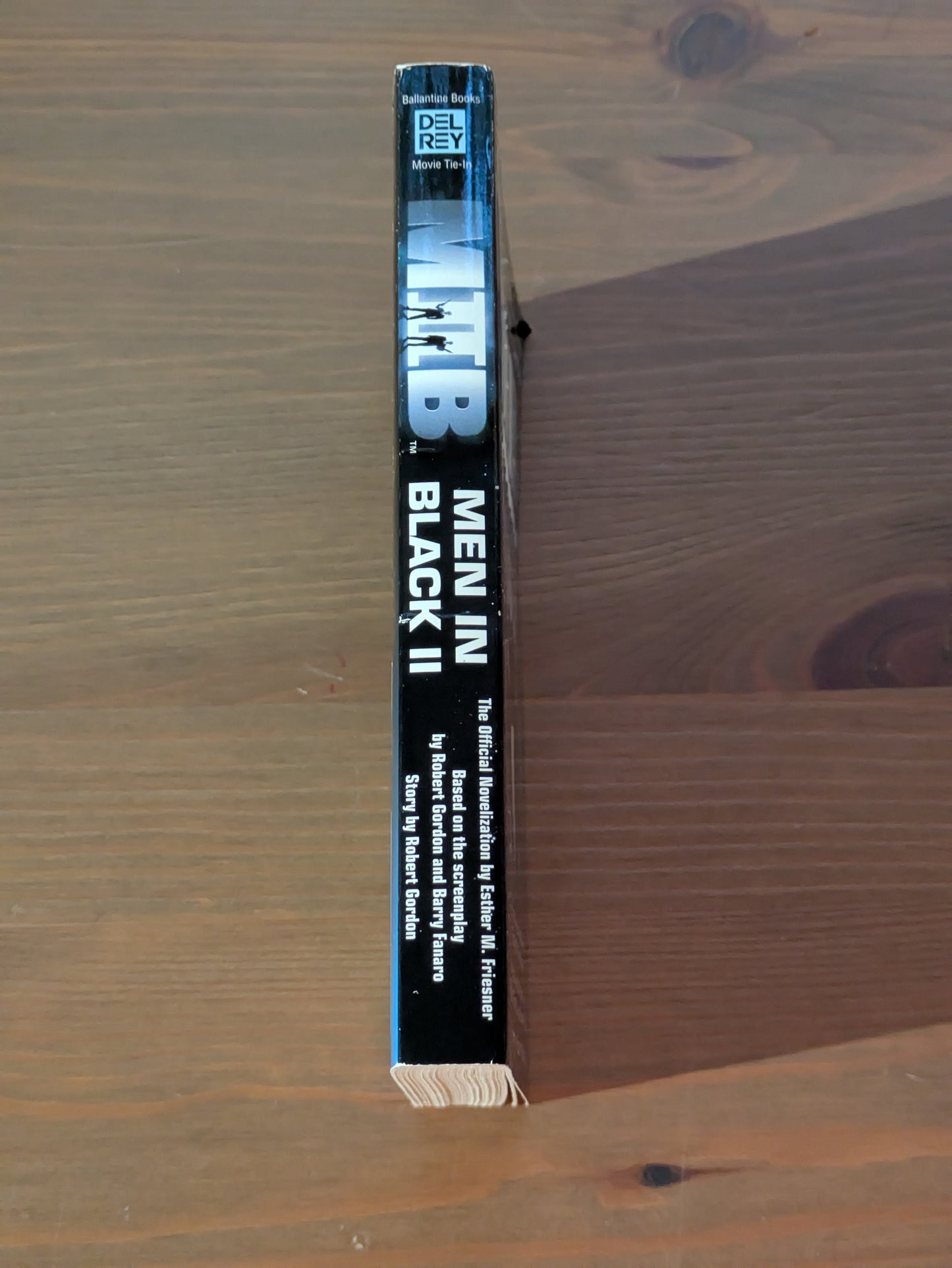 Men in Black II: The Official Novelization (Vintage Paperback) by Robert Gordon, Esther M. Friesner, Barry Fanaro, Lowell Cunningham