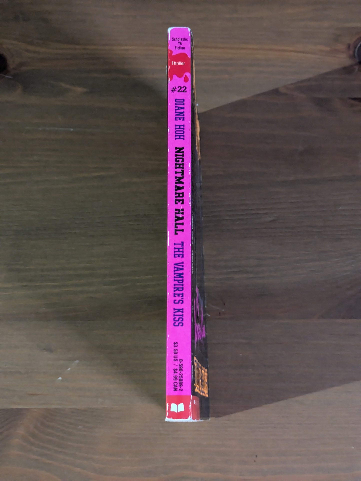 Vampire's Kiss, The (Nightmare Hall #22) by Diane Hoh - Vintage Paperback