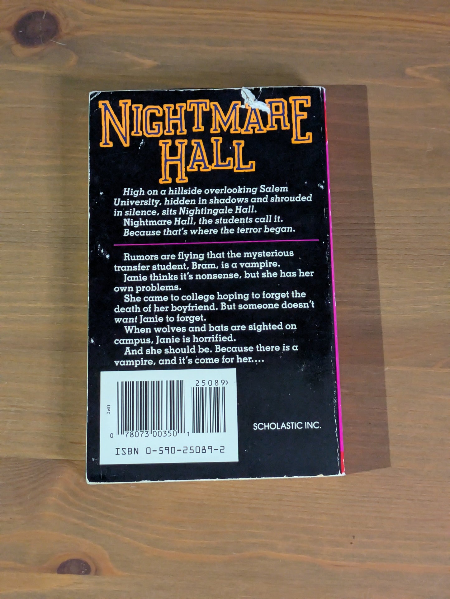 Vampire's Kiss, The (Nightmare Hall #22) by Diane Hoh - Vintage Paperback