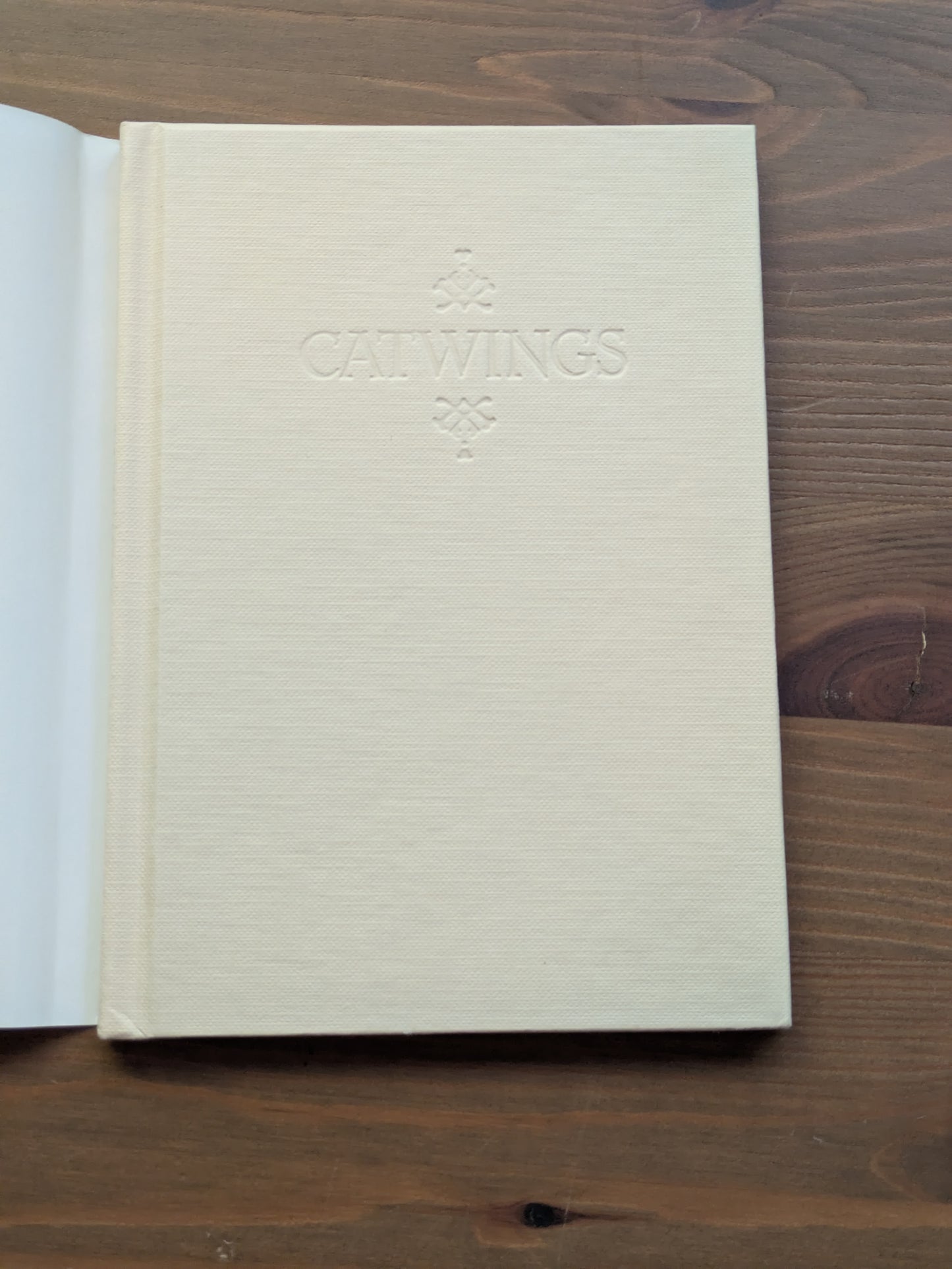Catwings (Vintage 1988 Hardcover) by Ursula K. Le Guin, S.D. Schindler (Illustrator)