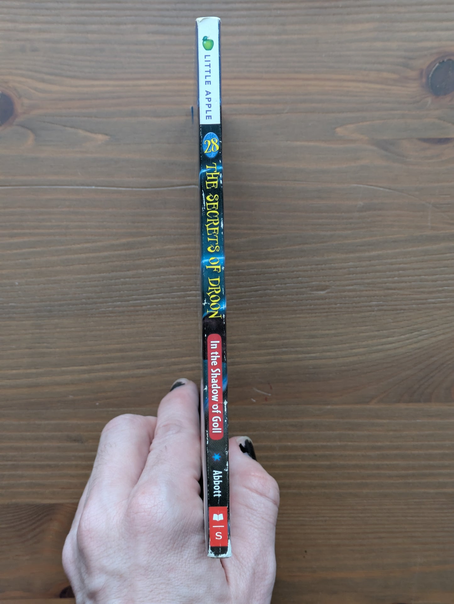 In the Shadow of Goll (The Secrets of Droon #28) by Tony Abbott - Paperback