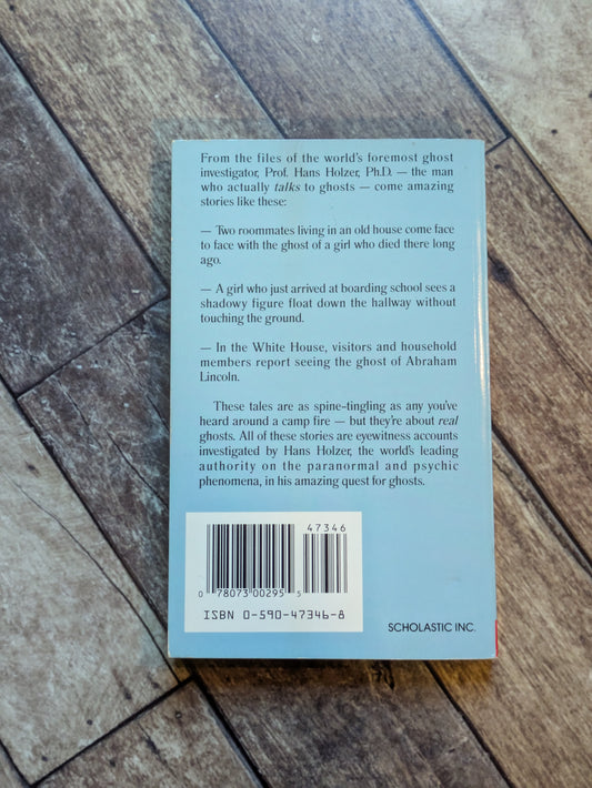 In Quest of Ghosts (Vintage Paperback) by Hans Holzer