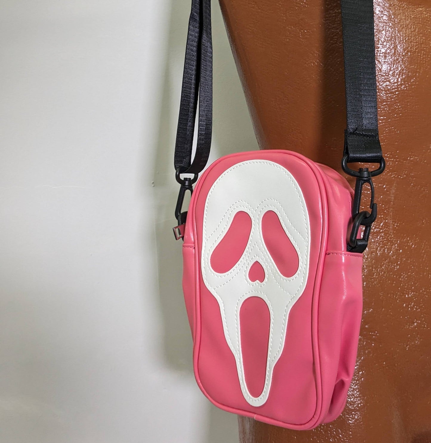 GHOST FACE Scary Movie Vegan Leather Crossbody Shoulder Bag, Vintage Retro Style Screaming Face Trendy Zipper Bag, Casual Purse, Halloween - Asylum Books