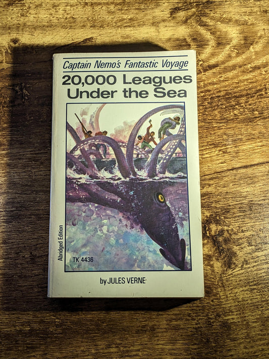 20,000 Leagues Under the Sea (Vintage Paperback) by Jules Verne