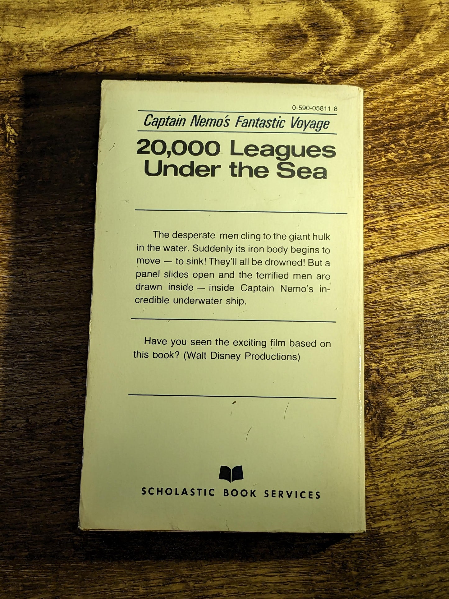 20,000 Leagues Under the Sea (Vintage Paperback) by Jules Verne