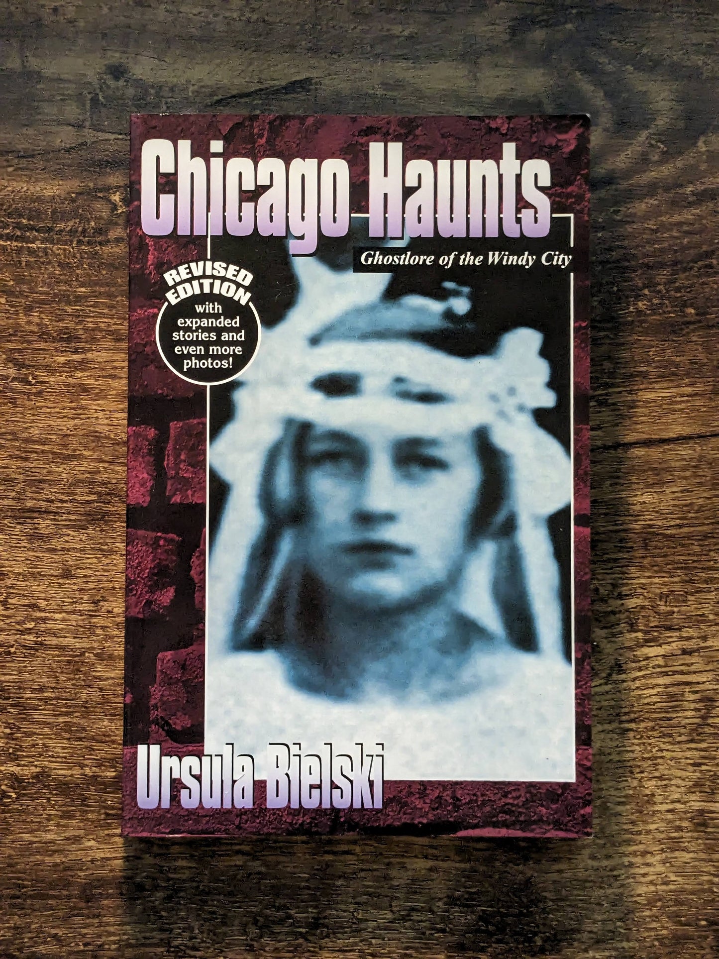 Chicago Haunts: Ghostlore of the Windy City (Revised Edition) by Ursula Bielski - Paperback