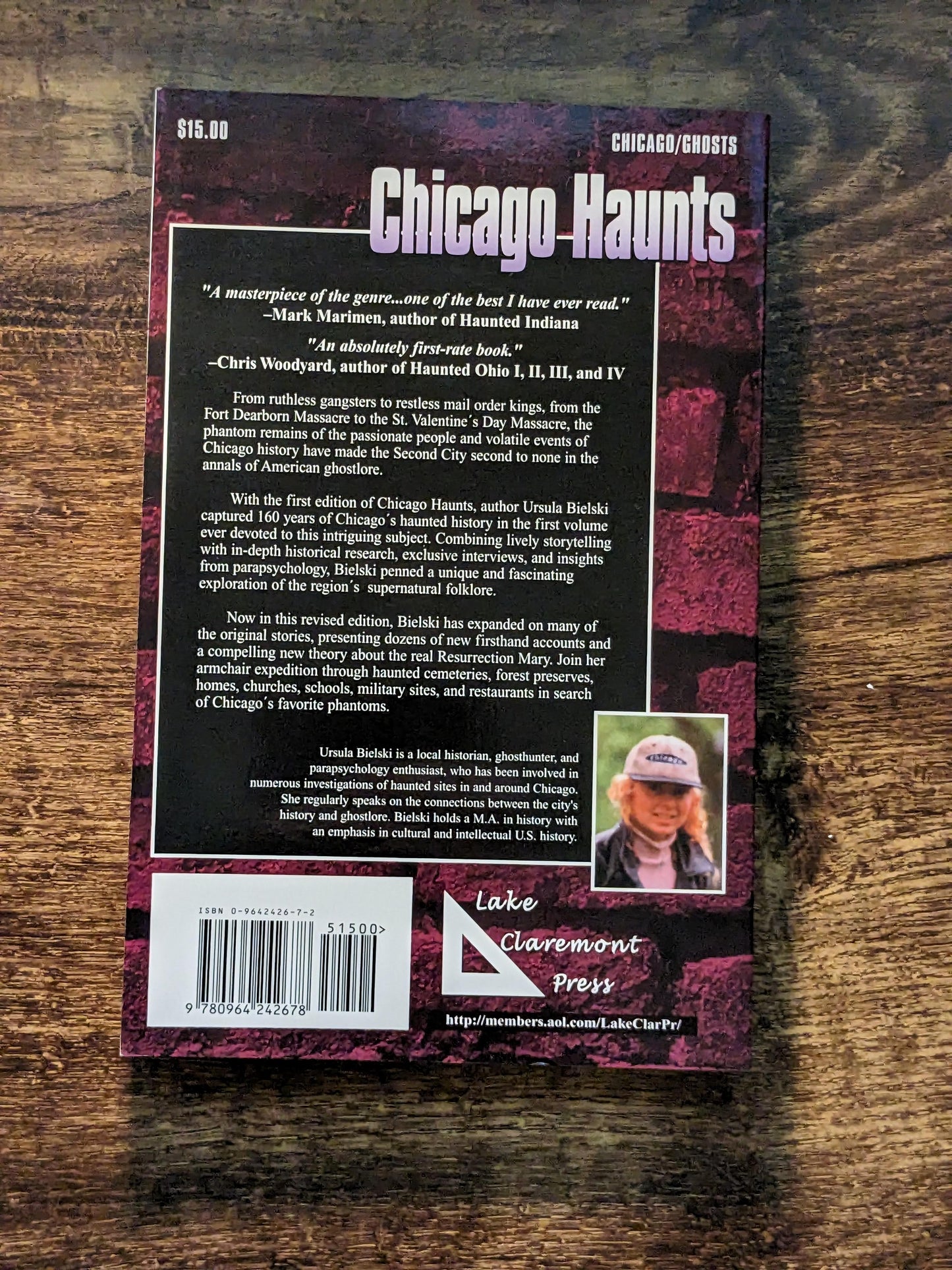 Chicago Haunts: Ghostlore of the Windy City (Revised Edition) by Ursula Bielski - Paperback