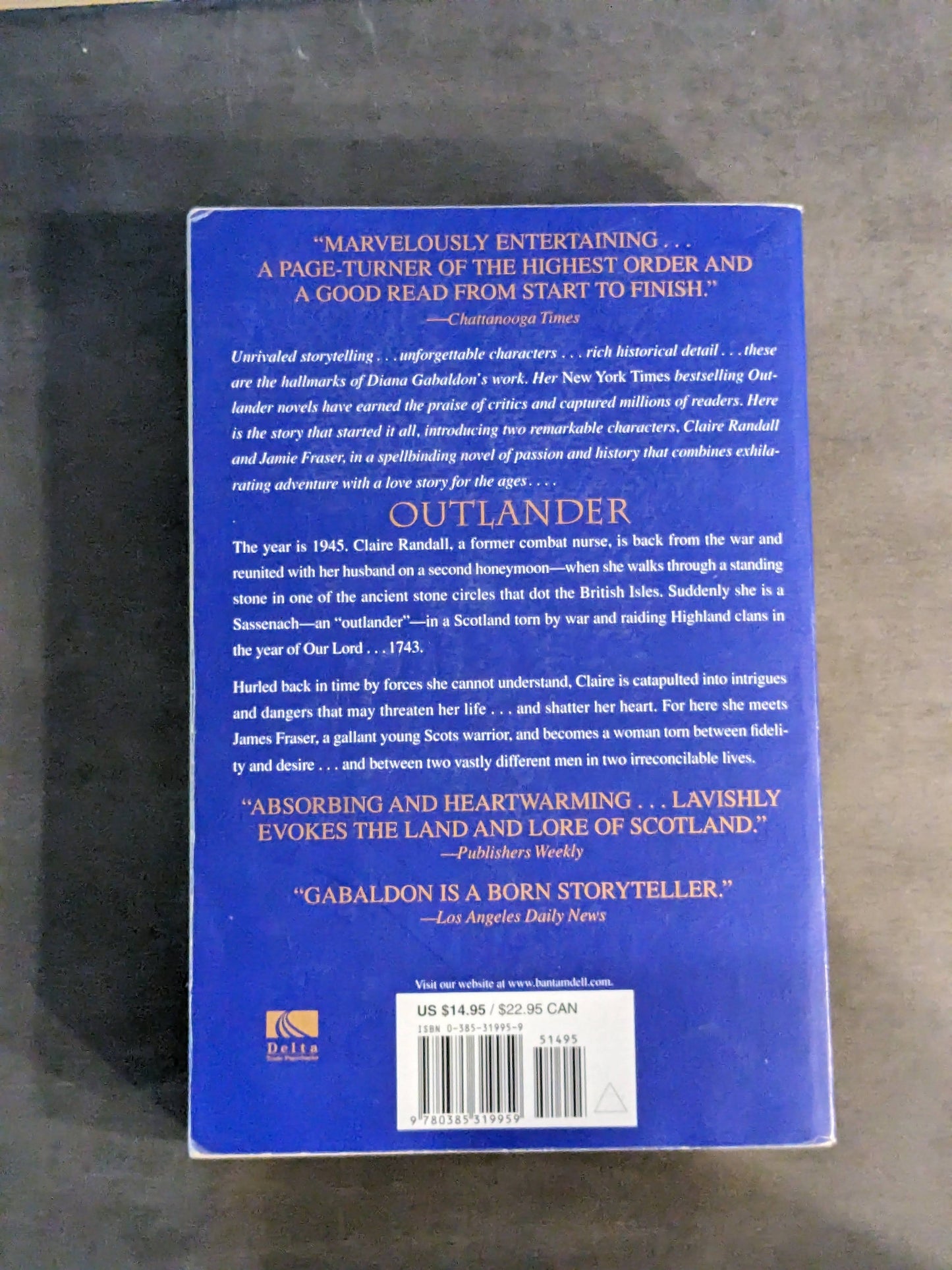 Outlander (Outlander #1) by Diana Gabaldon - Paperback