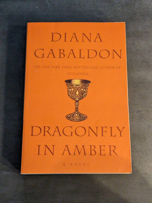 Dragonfly In Amber (Outlander #2) by Diana Gabaldon (Oversized Paperback)