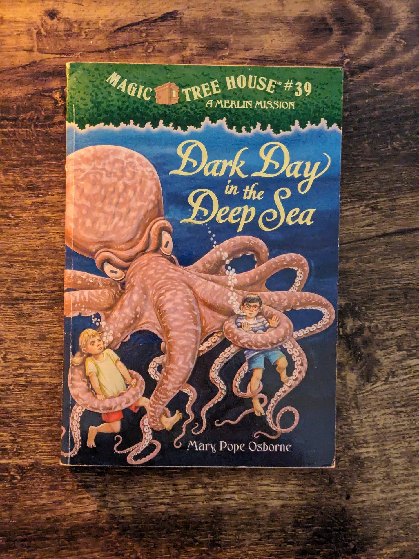 Dark Day in the Deep Sea (Magic Tree House #39) by Mary Pope Osborne