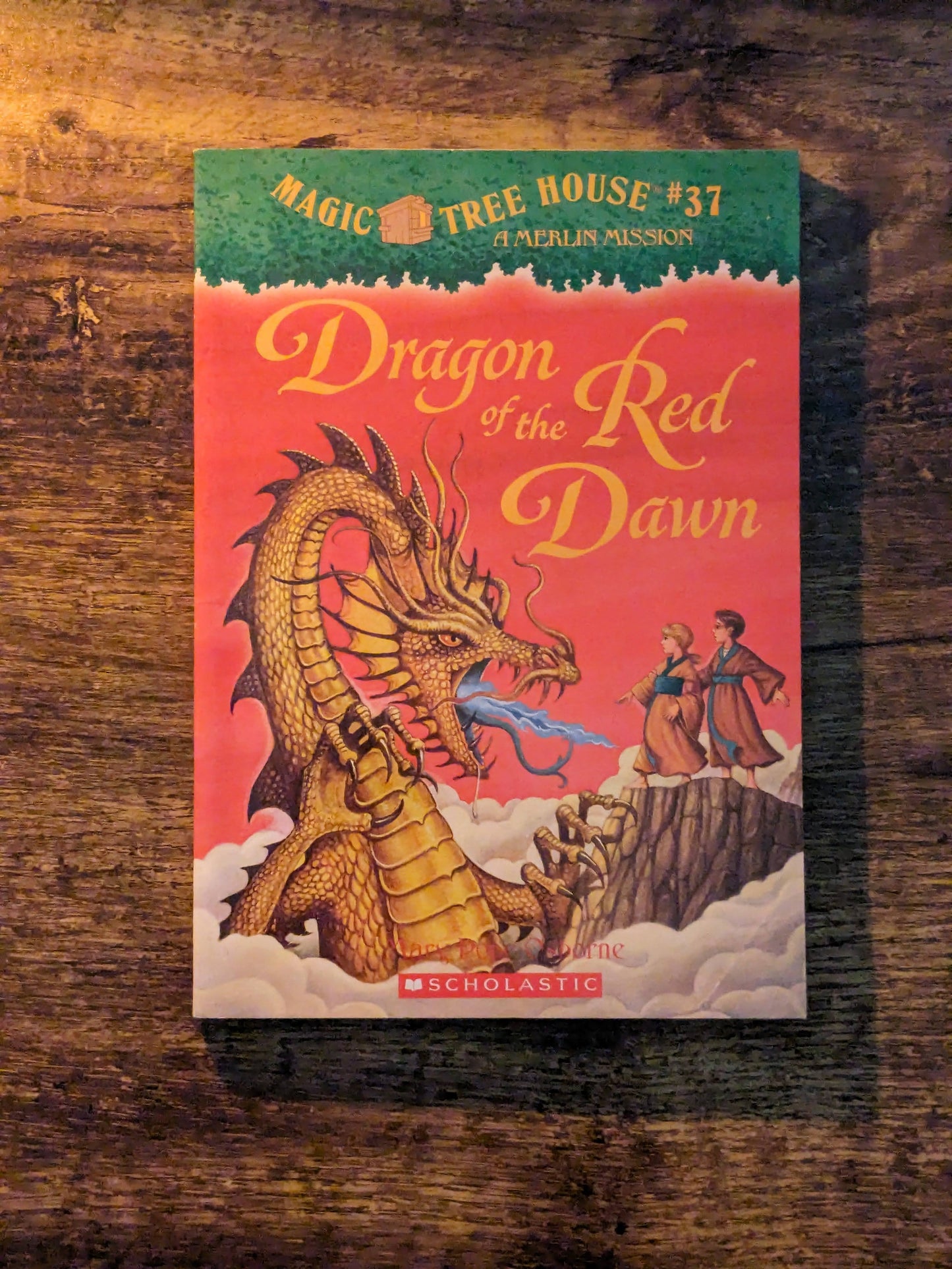 Dragon of the Red Dawn (Magic Tree House #37) by Mary Pope Osborne - Paperback