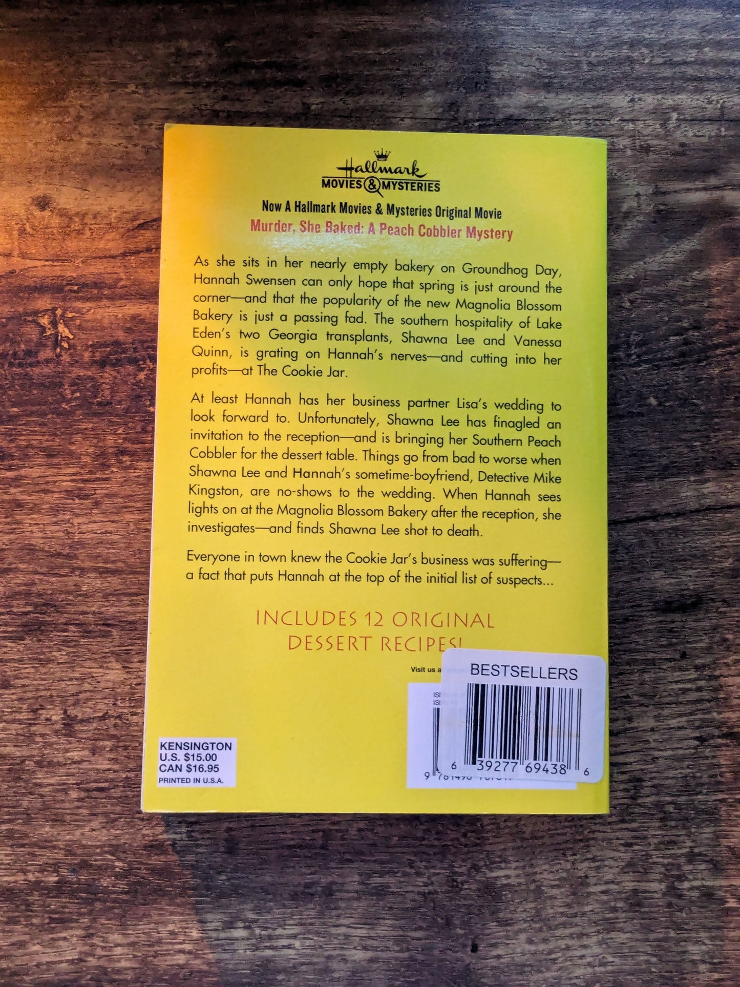 Peach Cobbler Murder (Hannah Swensen Mystery) by Joanne Fluke - Hallmark Paperback