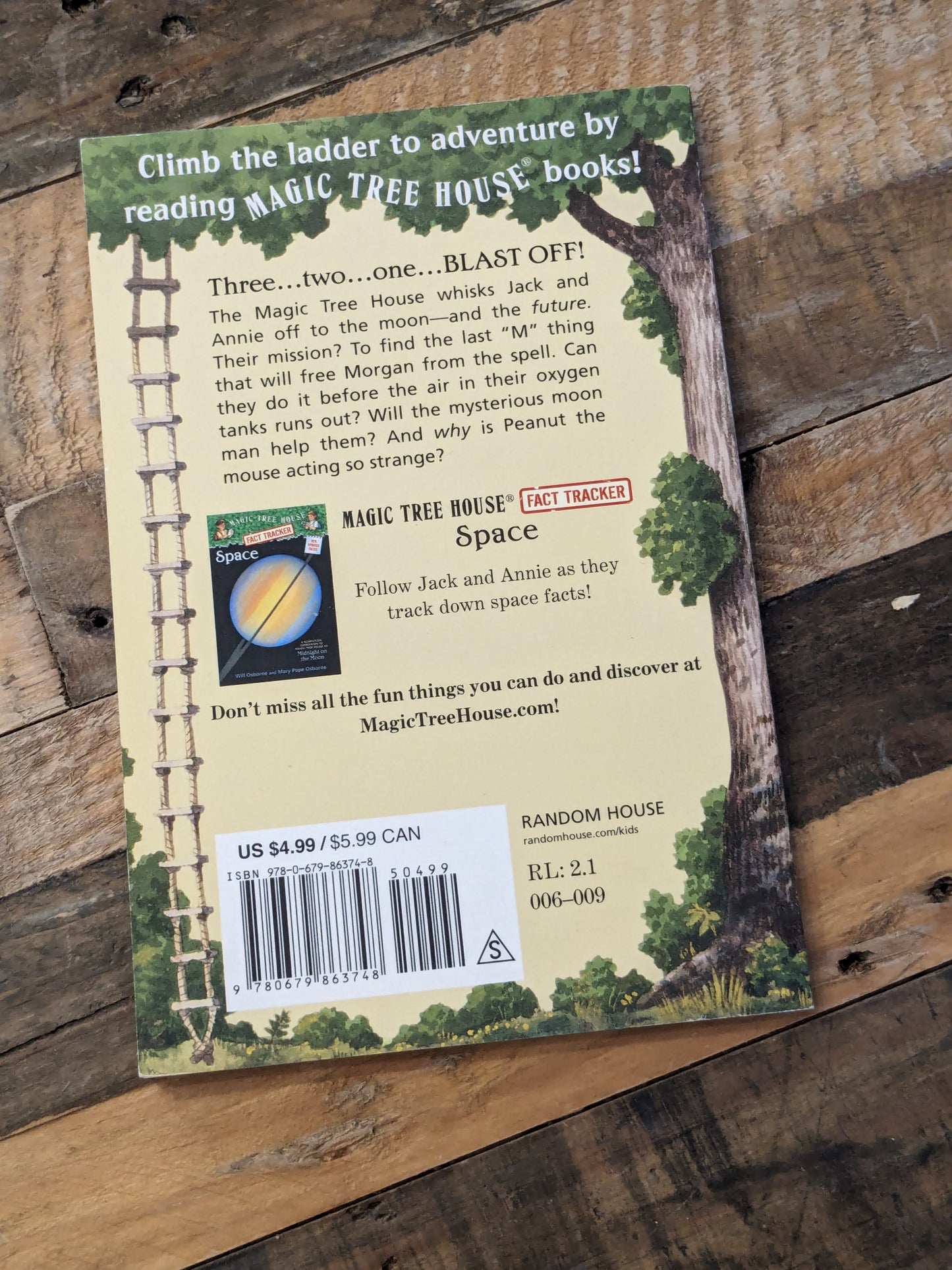 Midnight on the Moon (Magic Tree House #8) by Mary Pope Osborne