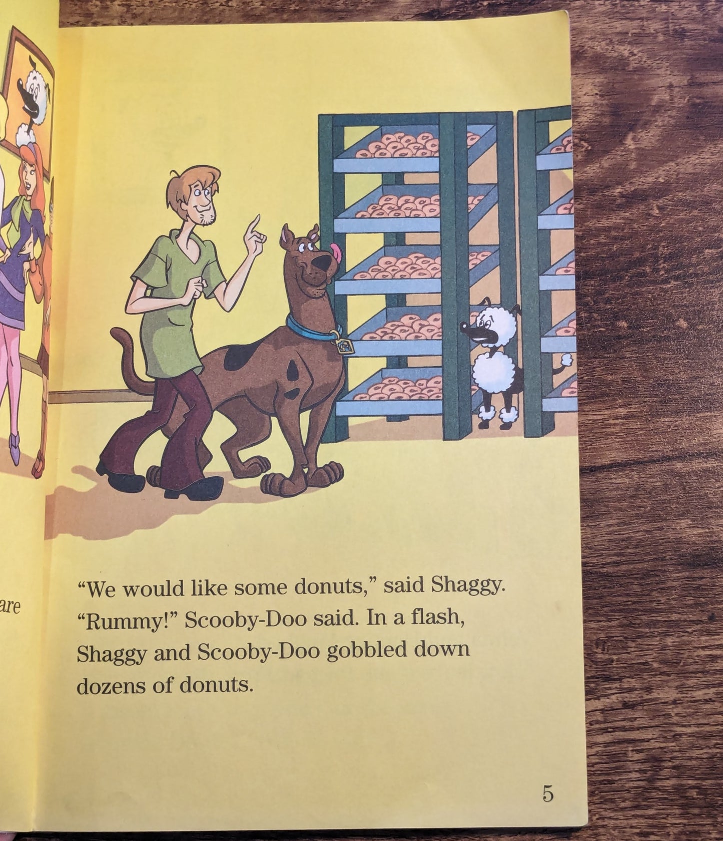 Scooby-Doo and the Disappearing Donuts (Level 2 Readers) by Gail Herman