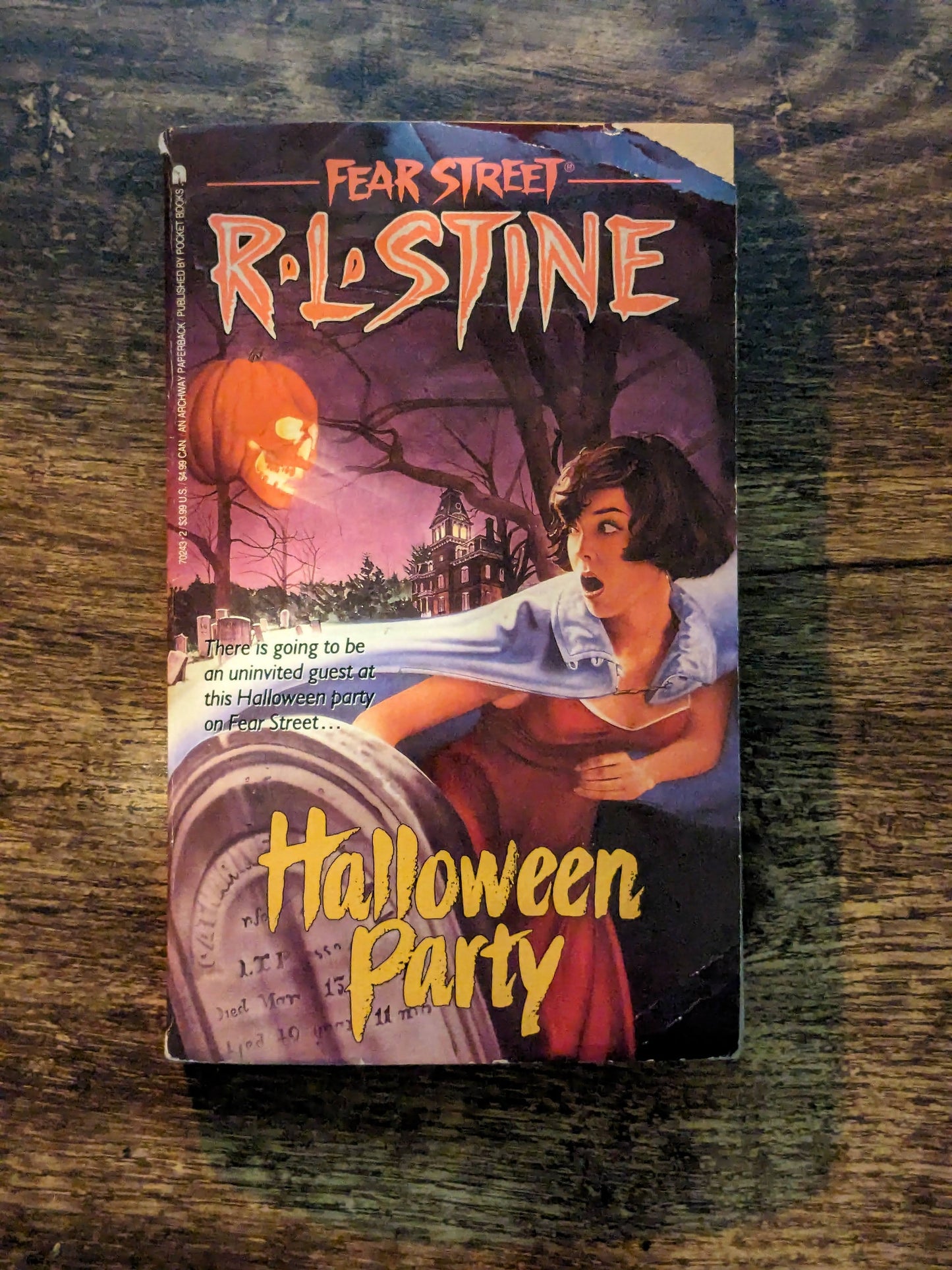 Halloween Party (Fear Street #8) by R.L. Stine - Vintage Paperback