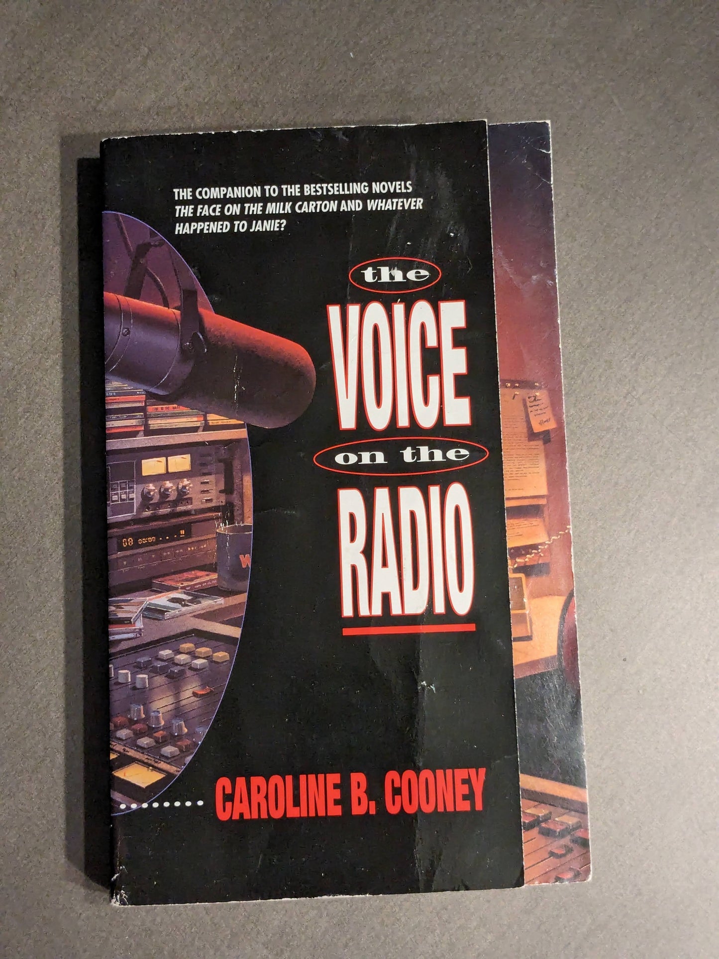 Voice on the Radio, The (Face on the Milk Carton Series) by Caroline B. Cooney - Vintage Paperback