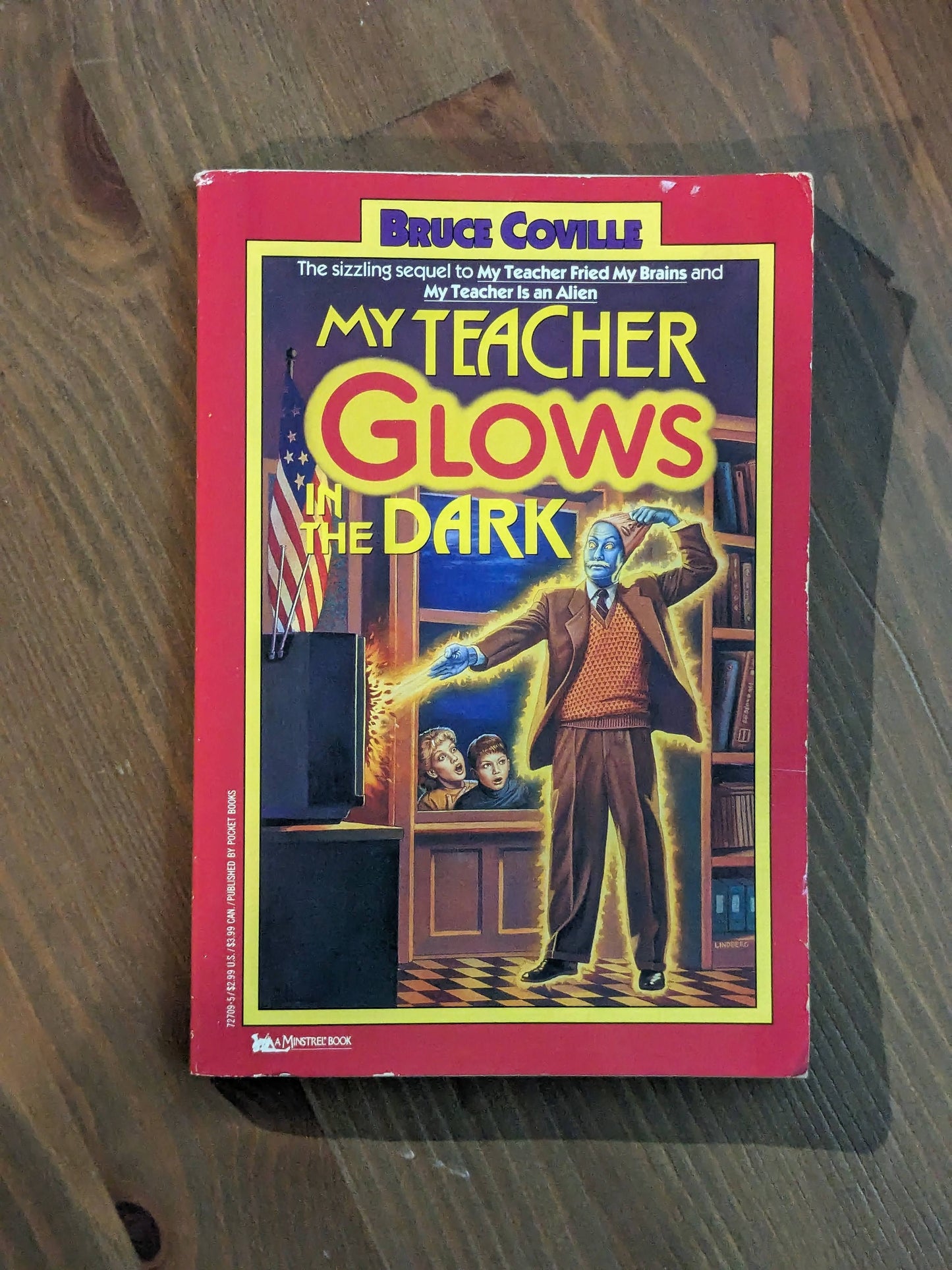 My Teacher Glows in the Dark (My Teacher is An Alien #3) by Bruce Coville - Vintage Paperback