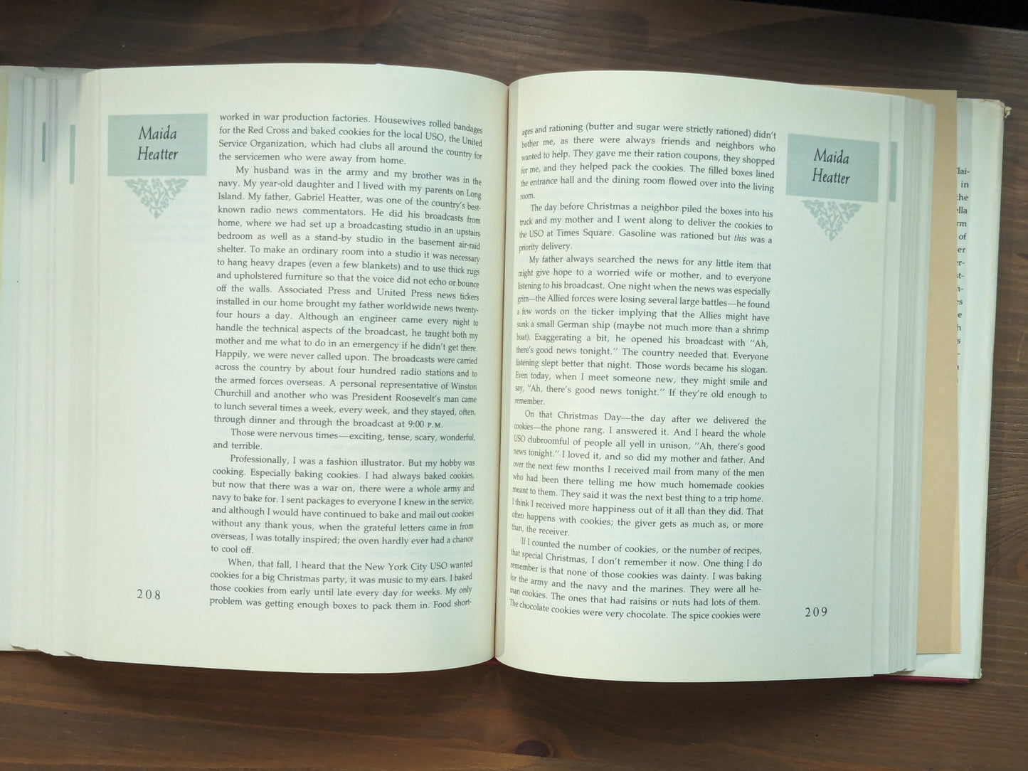 Christmas Memories With Recipes (Vintage Hardcover) by Julia Child (Editor)