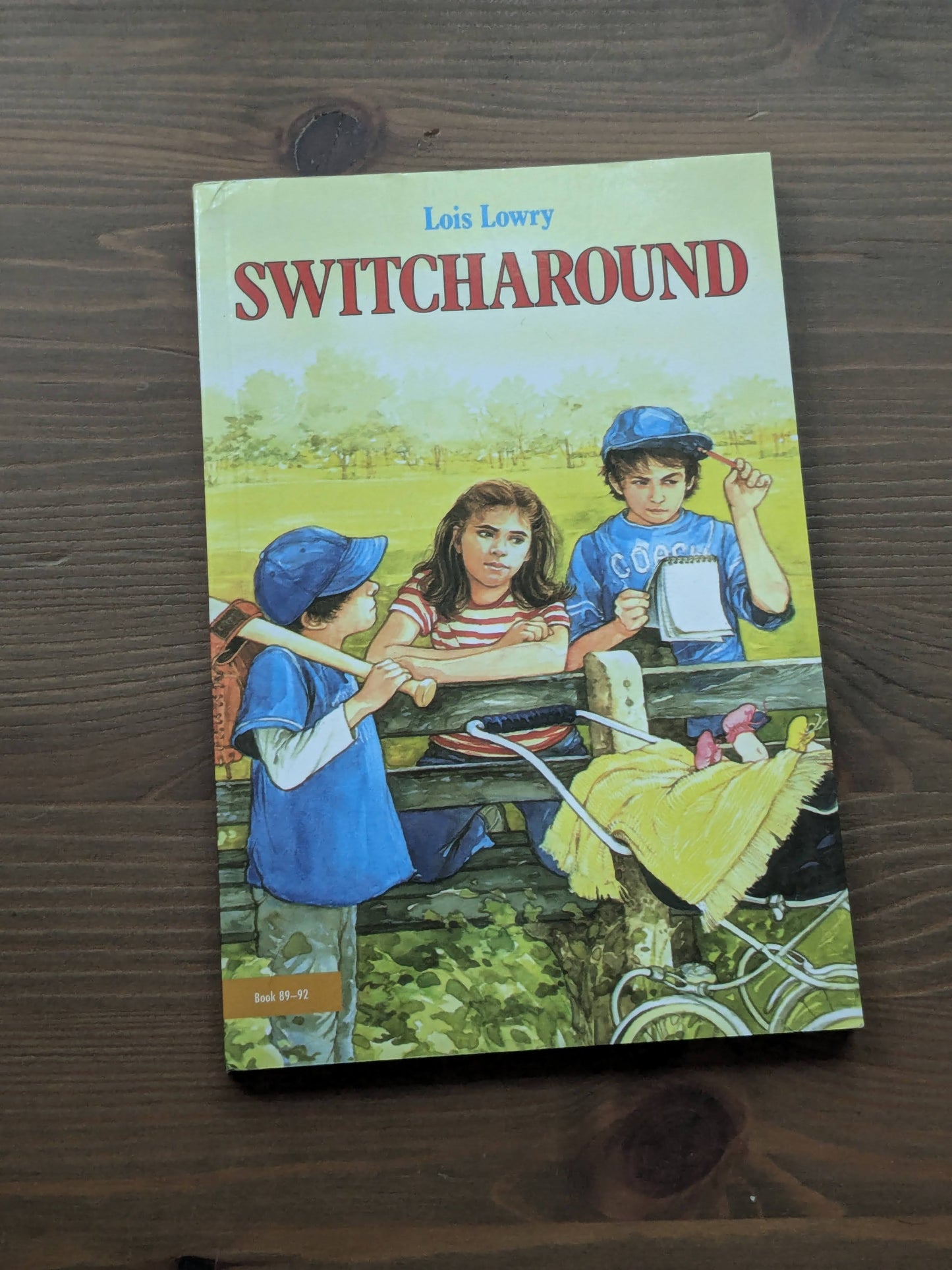 Switcharound (Caroline Tate #2) by Lois Lowry - Vintage Paperback