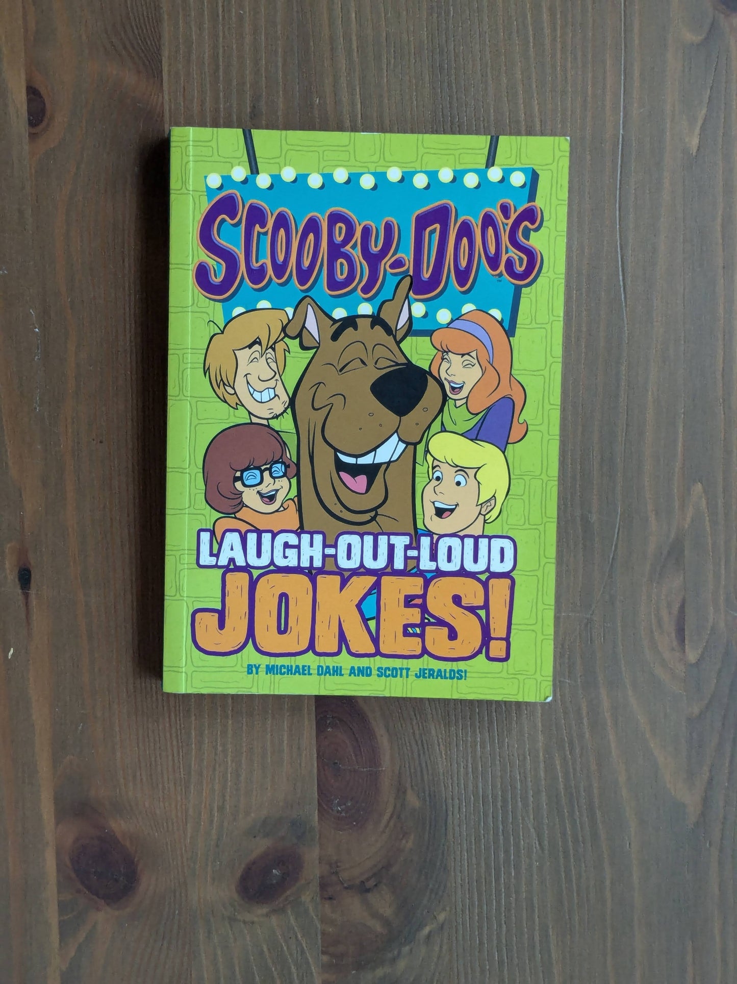 Scooby-Doo's Laugh-Out-Loud Jokes! (Vintage Paperback) by Michael Dahl, Scott Jeralds (Illustrator)