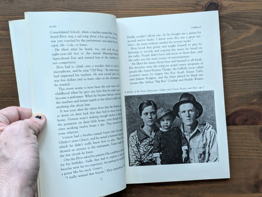 Elvis! (Illustrated Biography) by Richard Wootton - Vintage Paperback