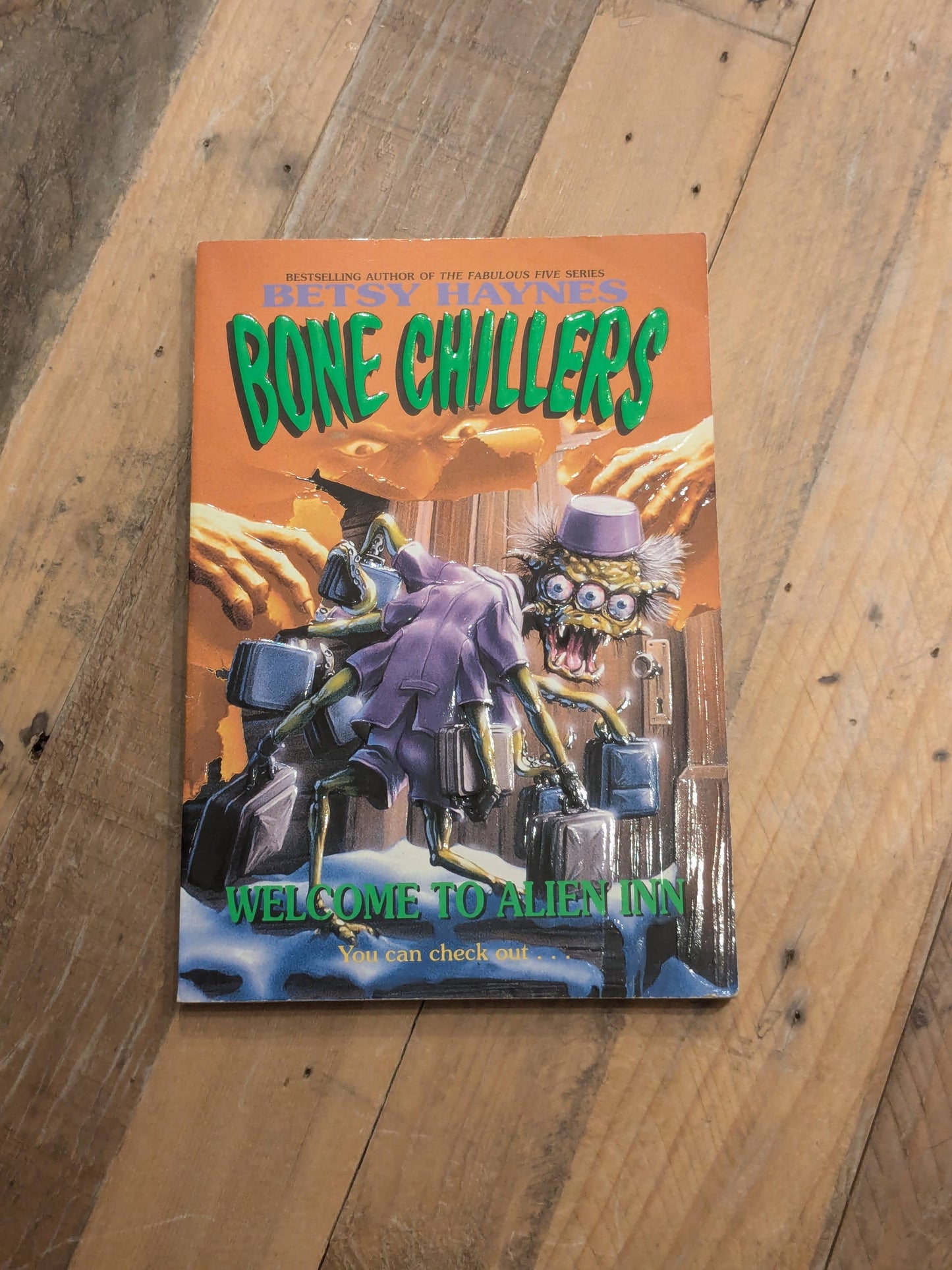 Welcome to Alien Inn (Bone Chillers #8) by Betsy Haynes - Vintage Paperback