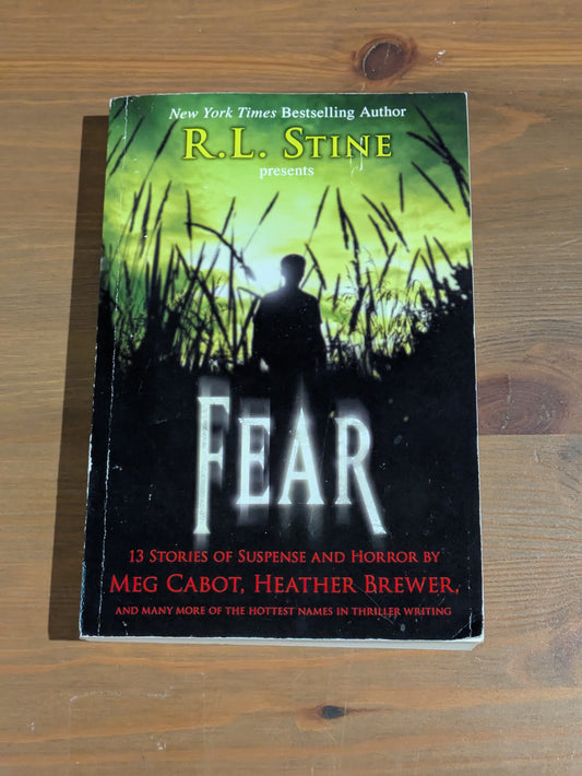 Fear: 13 Stories of Suspense and Horror (Vintage Paperback) by R.L. Stine