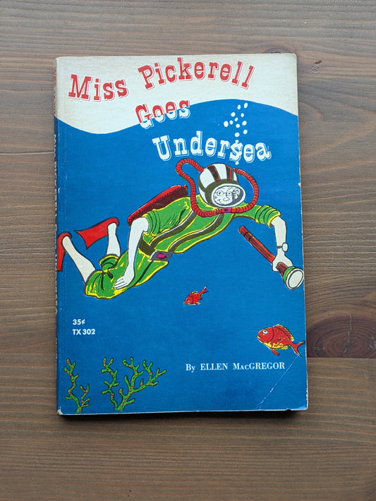 Miss Pickerell Goes Undersea (Vintage Paperback) by Ellen MacGregor
