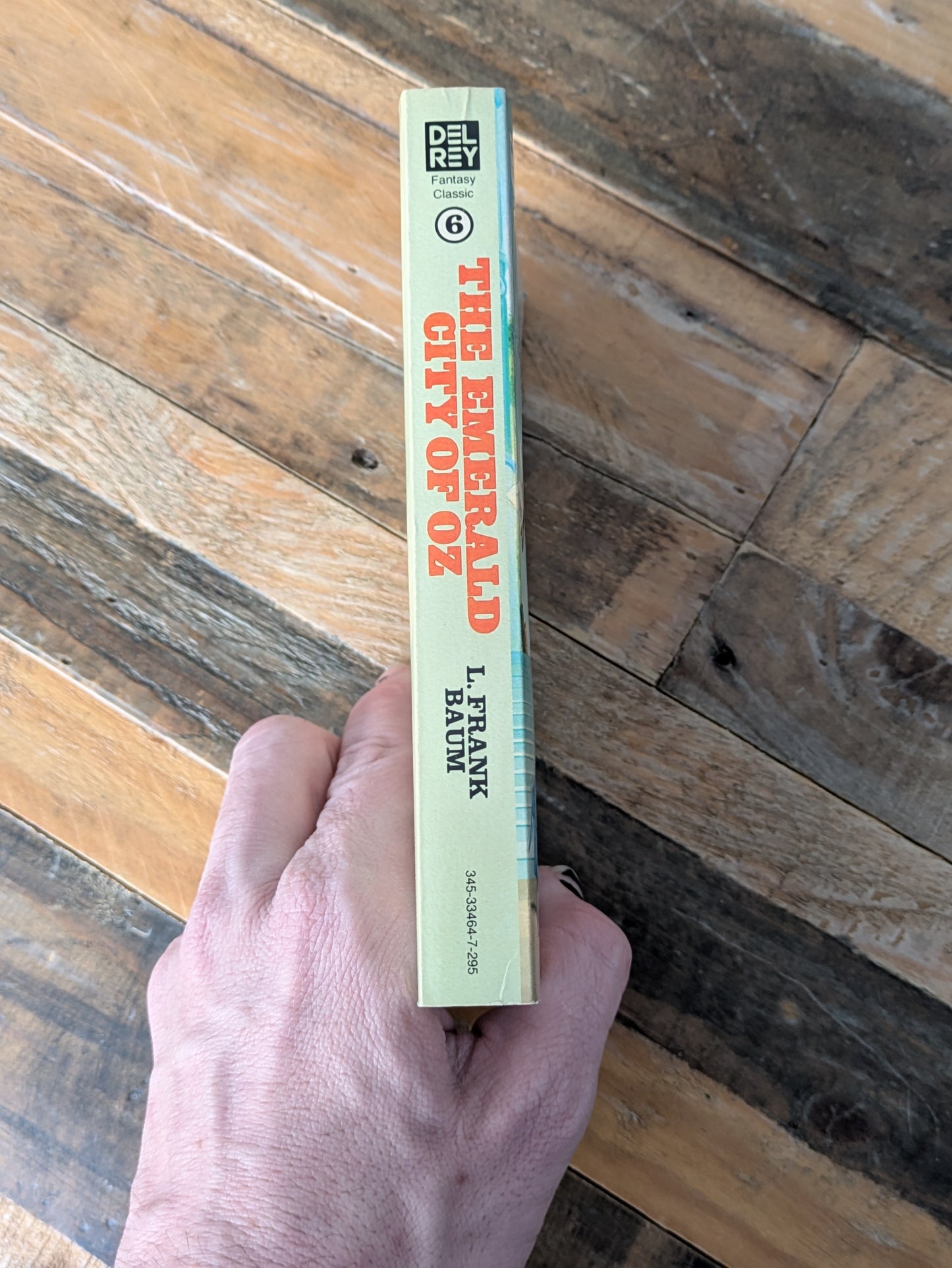 Emerald City of Oz, The (Wizard of Oz #6) by L. Frank Baum - Vintage Paperback