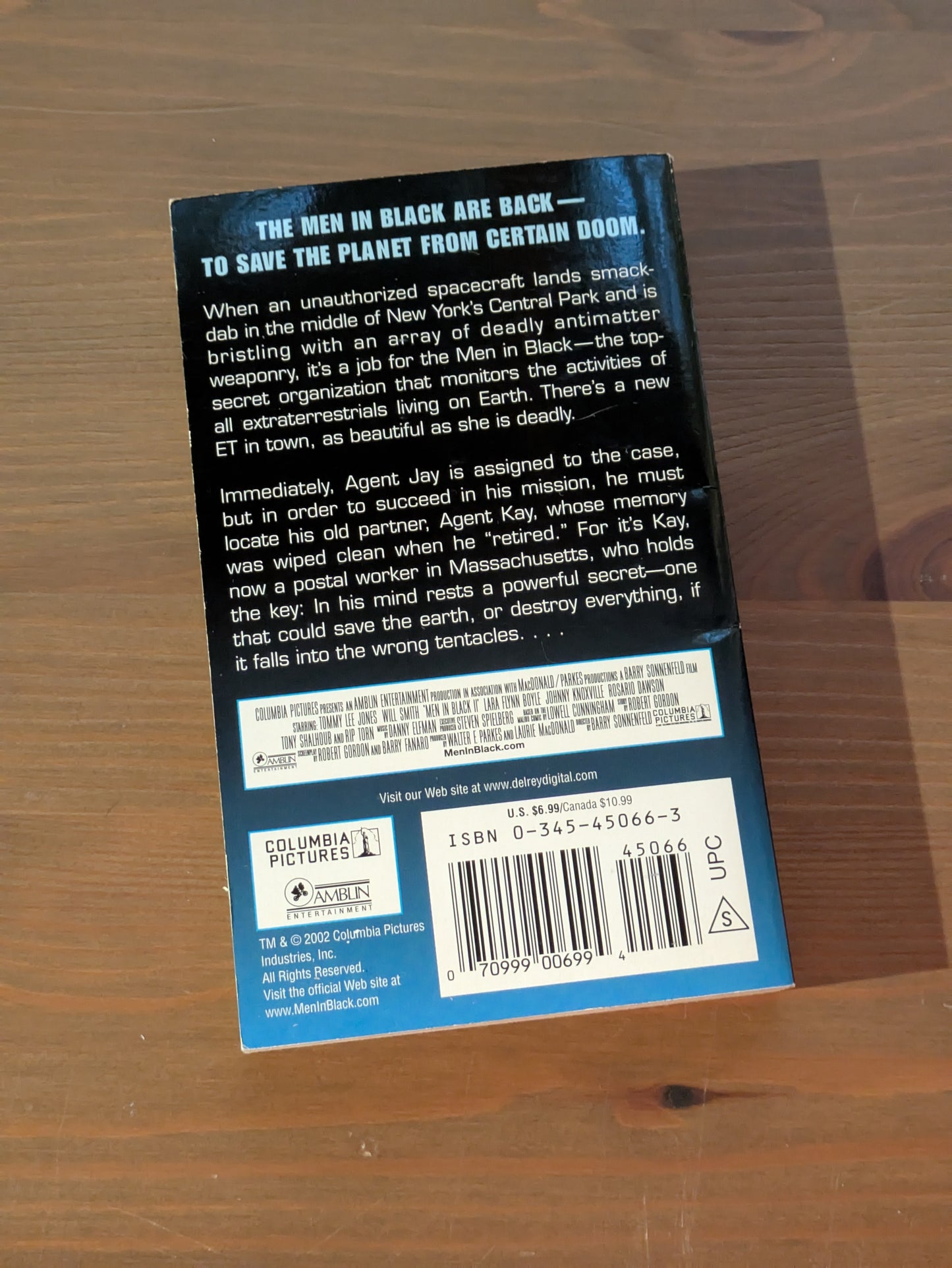 Men in Black II: The Official Novelization (Vintage Paperback) by Robert Gordon,  Esther M. Friesner,  Barry Fanaro,  Lowell Cunningham