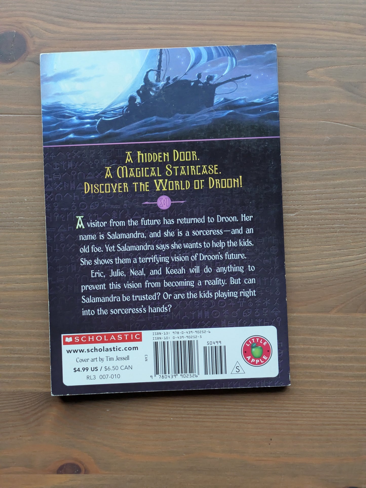 Queen Of Shadowthorn (The Secrets of Droon #31) by Tony Abbott - Paperback