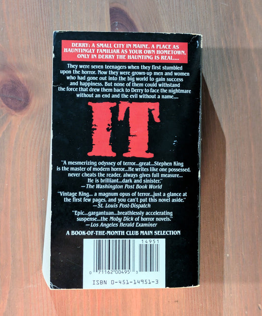 IT: A Novel (Vintage Paperback) by Stephen King