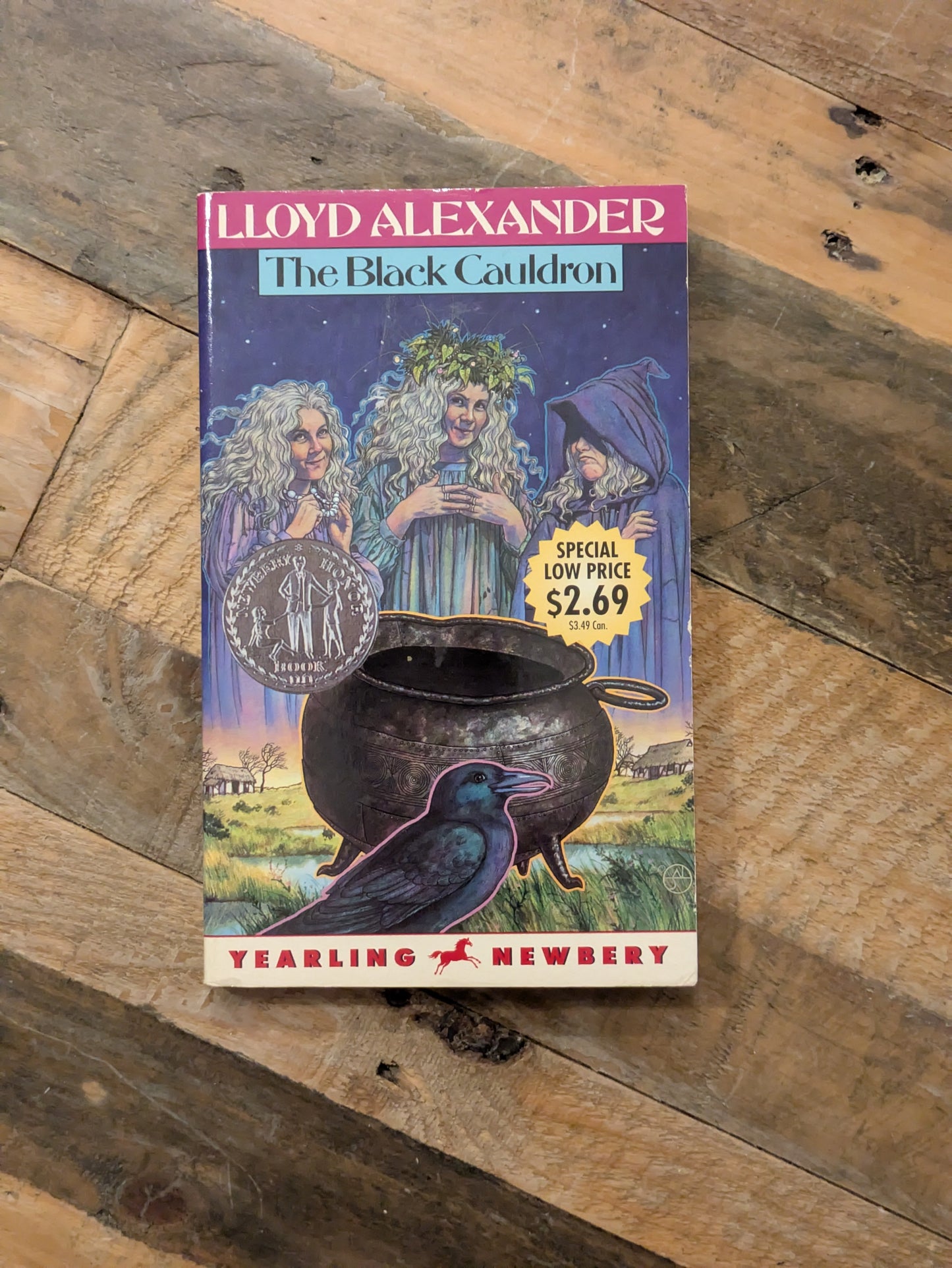 Black Cauldron, The (Chronicles of Prydain #2) by Lloyd Alexander - Vintage Paperback