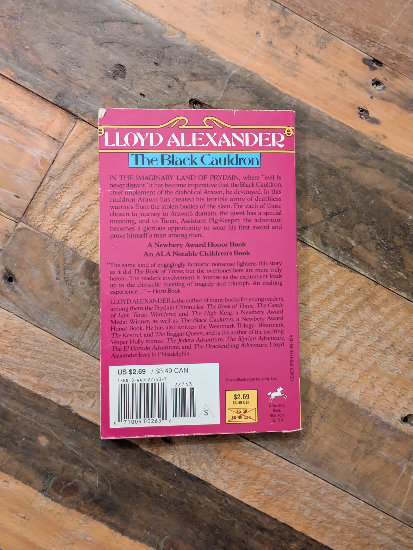 Black Cauldron, The (Chronicles of Prydain #2) by Lloyd Alexander - Vintage Paperback